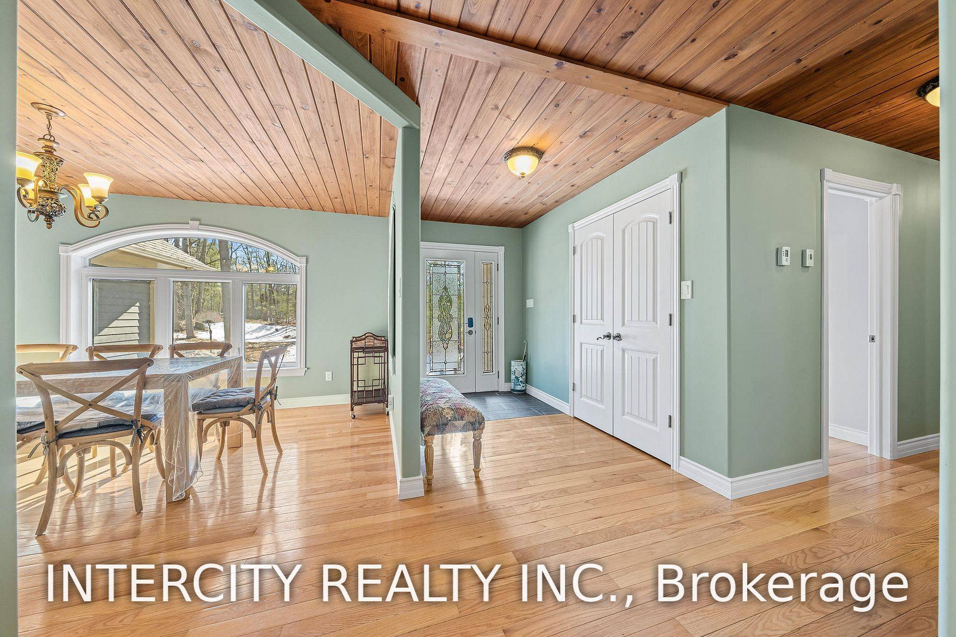 Wasaga Beach, ON L9Z 2T4,229 Sunnidale RD