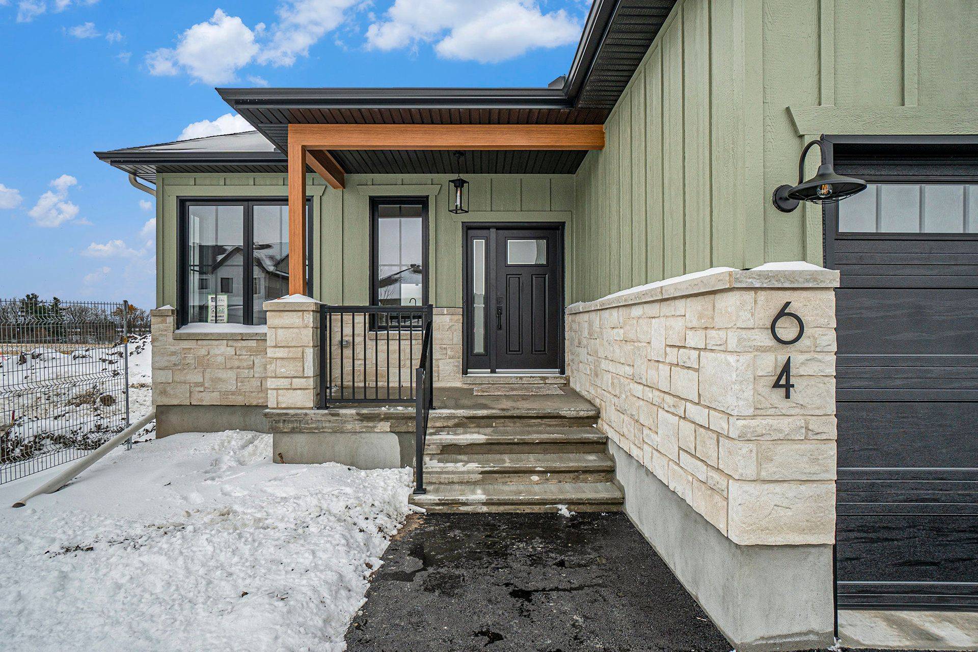 North Stormont, ON K0A 1R0,64 HELEN ST