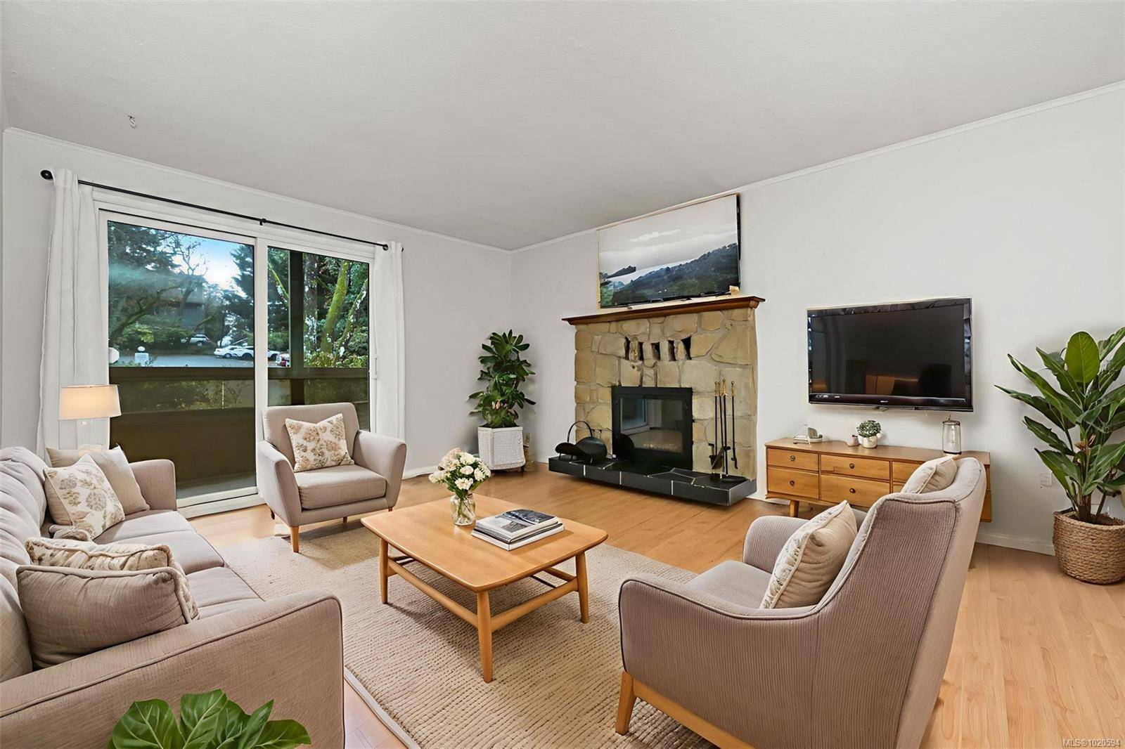 Saanich, BC V8X 4R8,1010 Bristol Rd #204