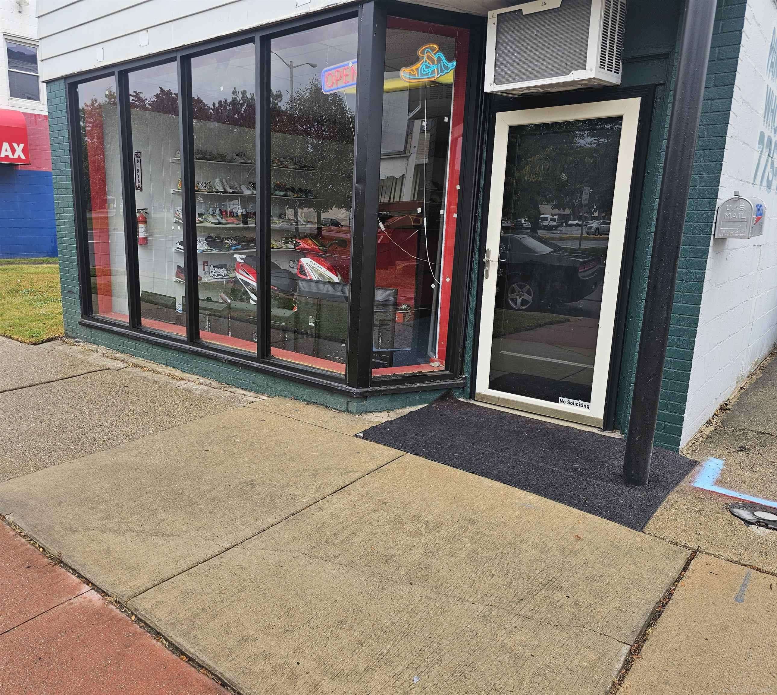 Roseville, MI 48066,26323 Gratiot AVE