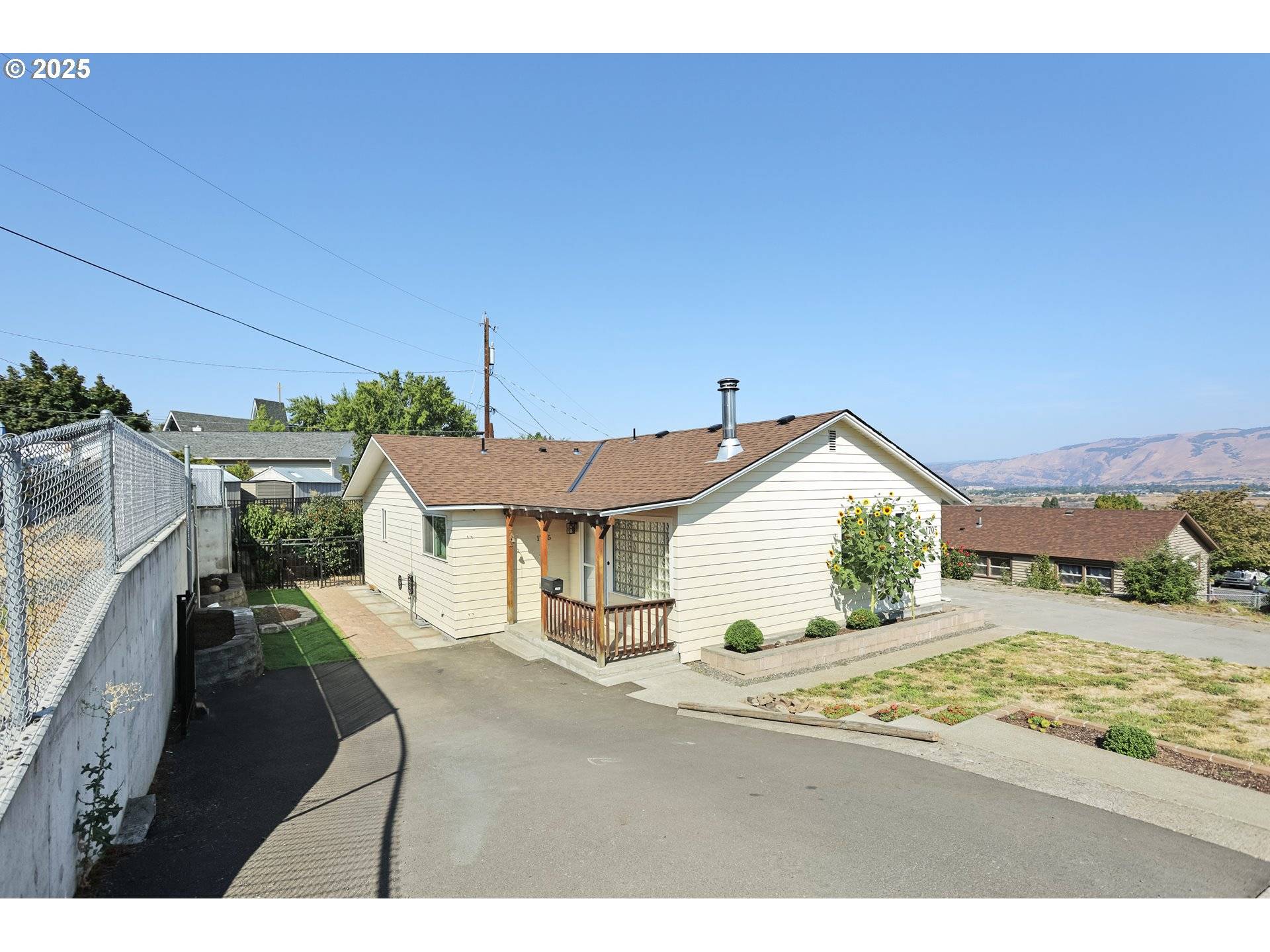 The Dalles, OR 97058,1705 NEVADA ST