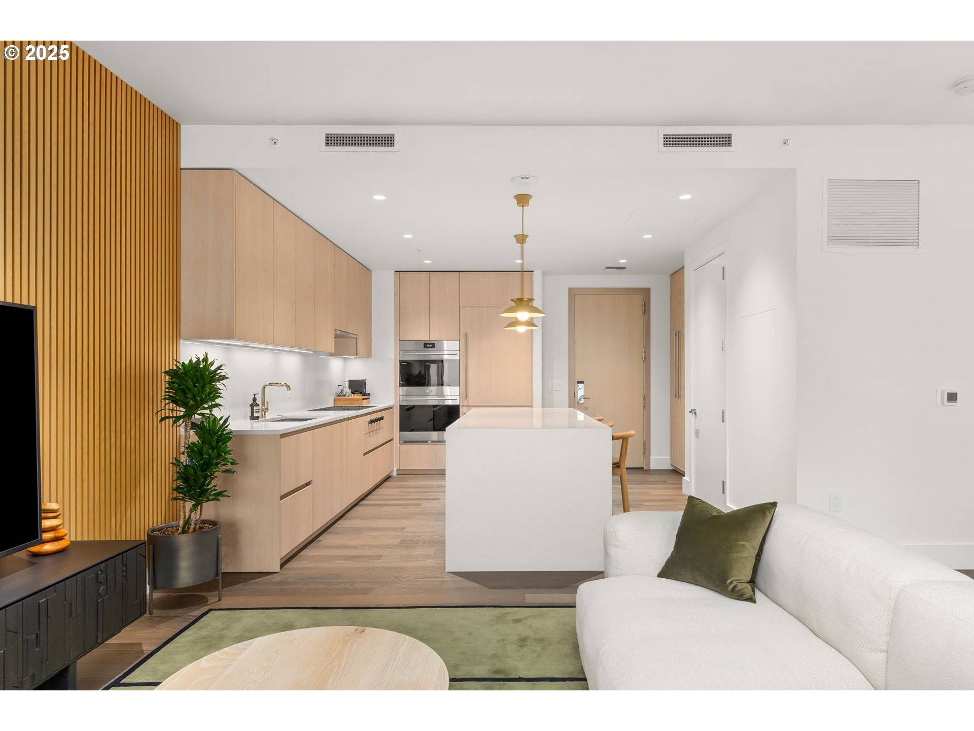 Portland, OR 97205,550 SW 10TH AVE #3003