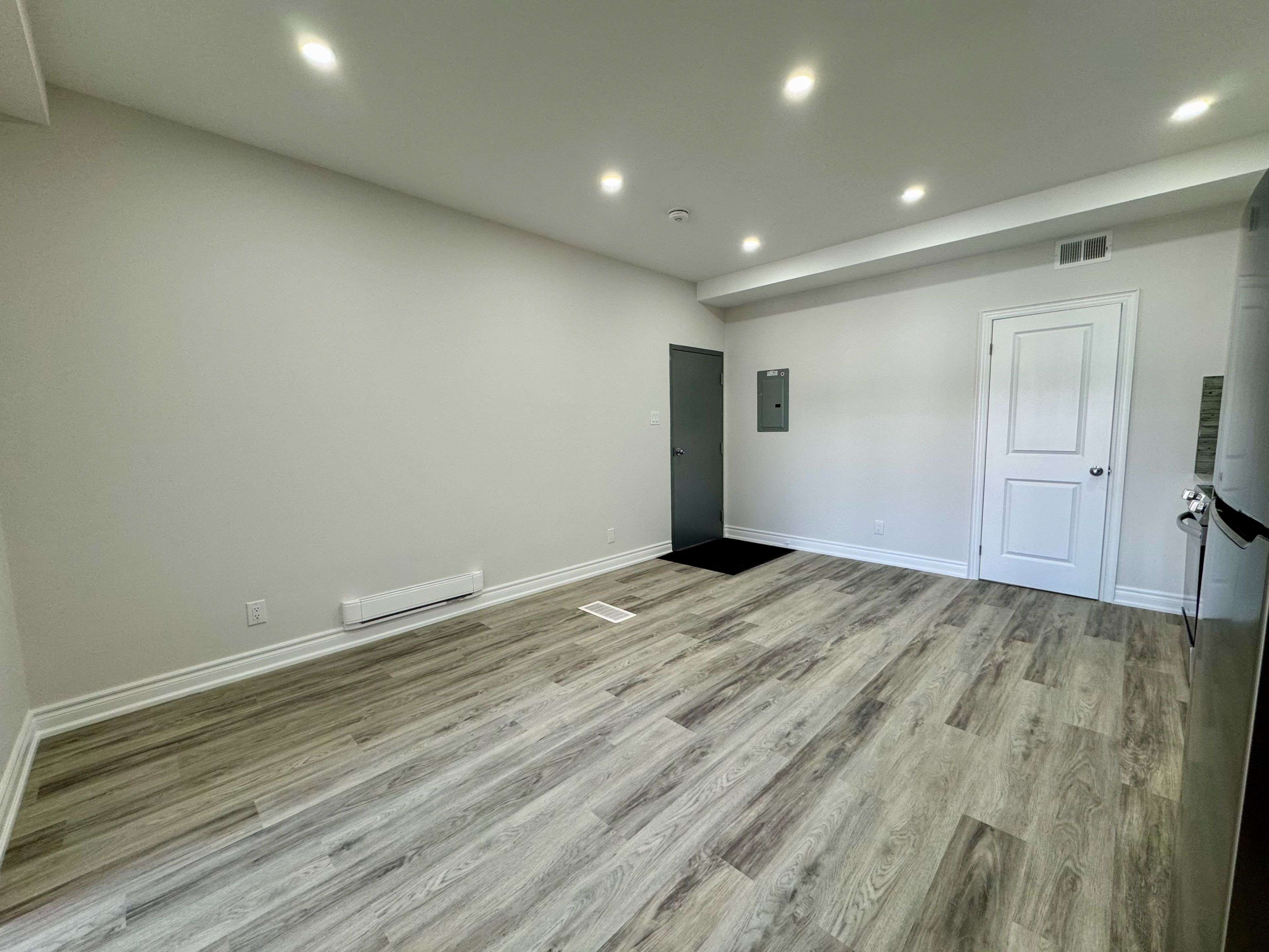 Toronto E02, ON M4C 1J7,2007 Danforth AVE