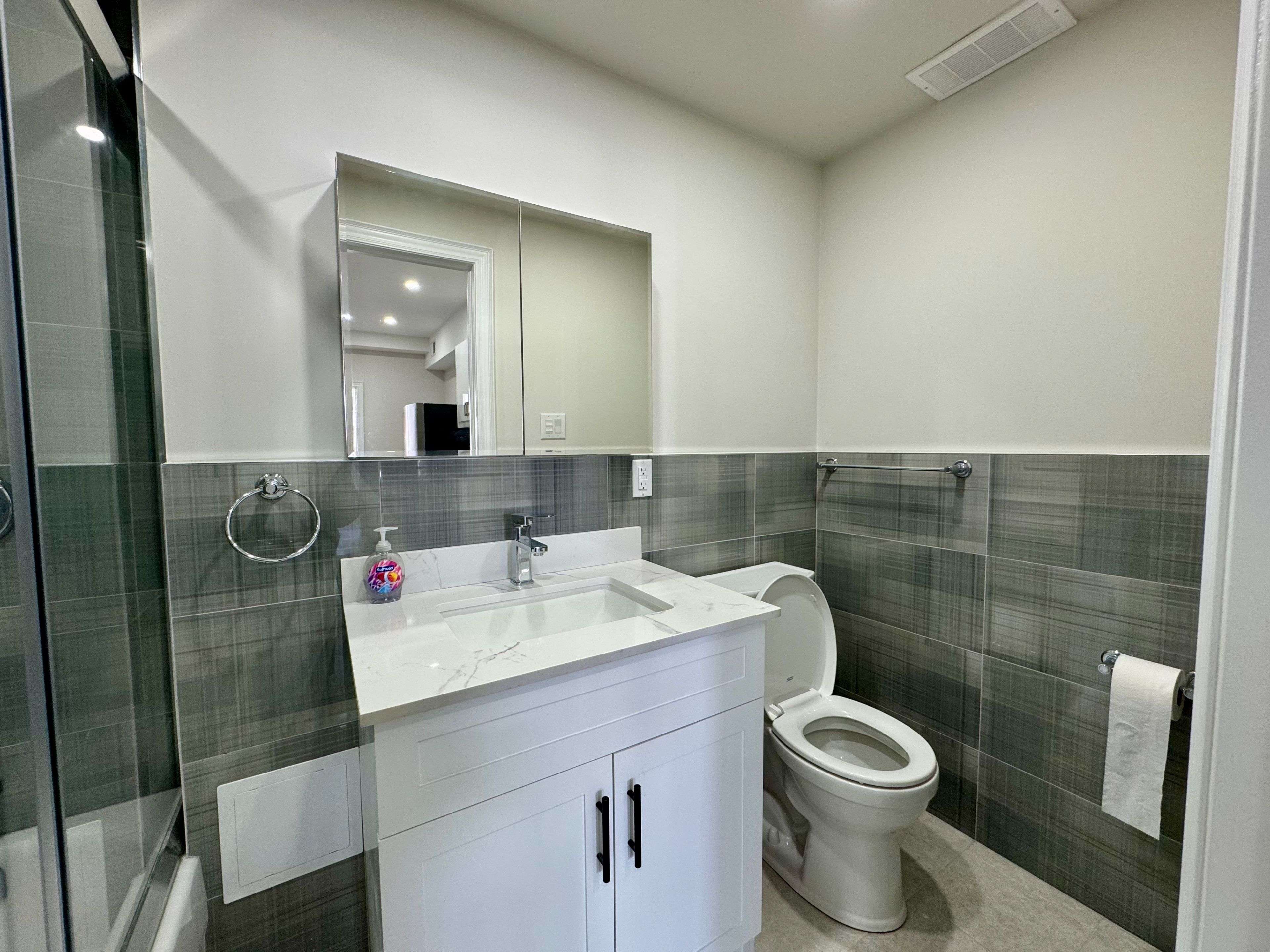 Toronto E02, ON M4C 1J7,2007 Danforth AVE