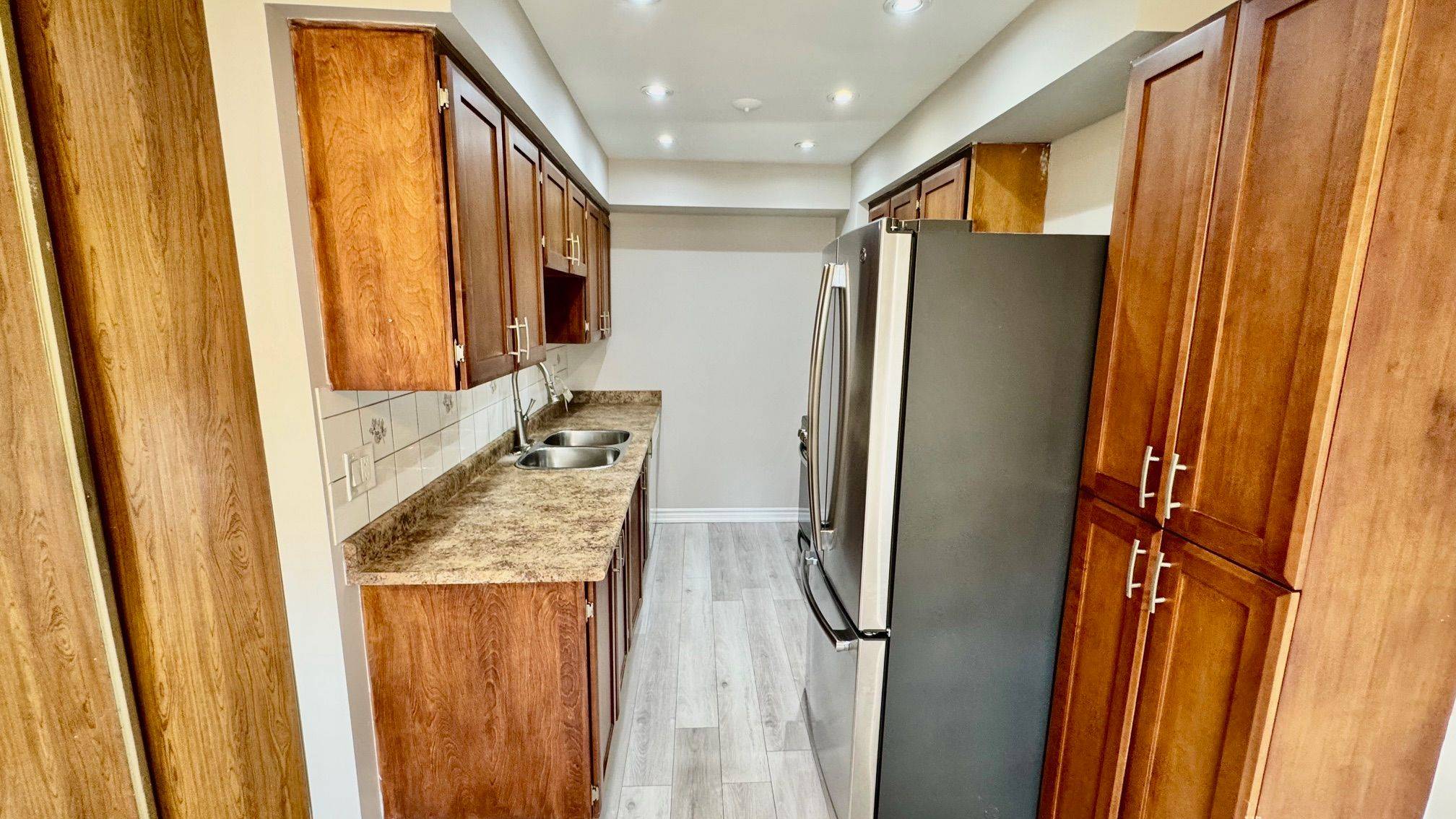 Brampton, ON L6T 3Z1,16 Franklin CT