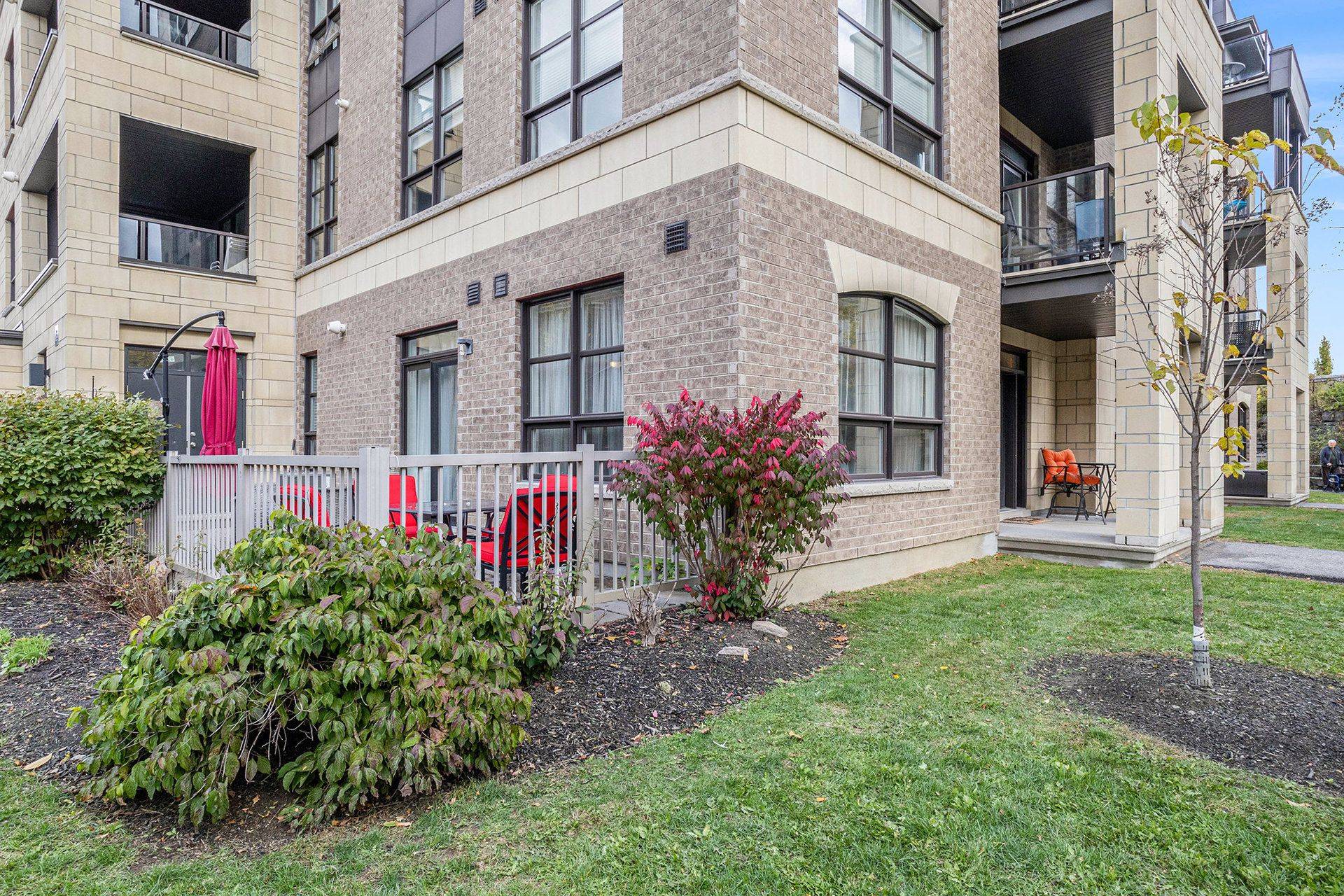 Orleans - Convent Glen And Area, ON K1C 0B1,120 Montblanc Private #101