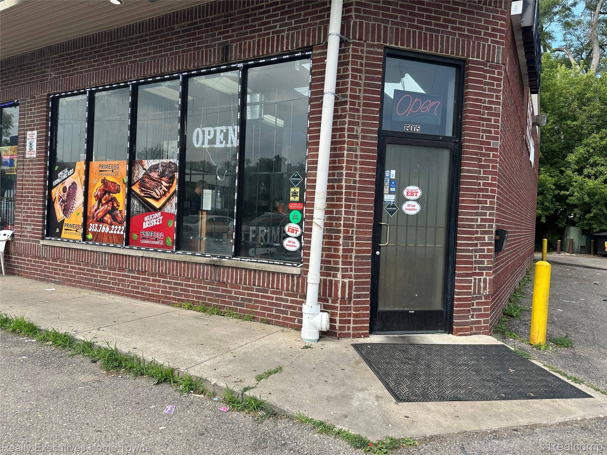 Detroit, MI 48219,19005 Telegraph RD