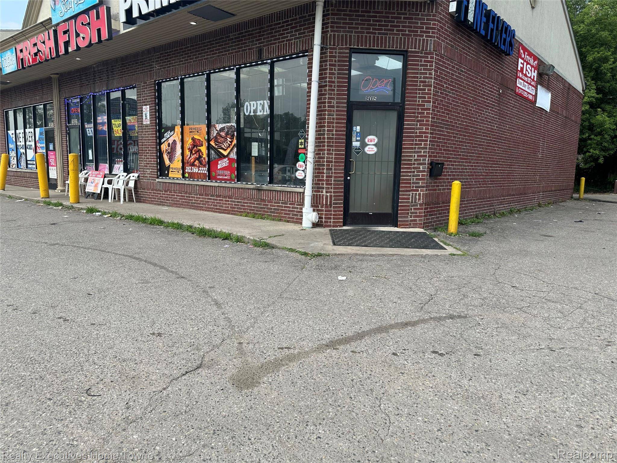 Detroit, MI 48219,19005 Telegraph RD