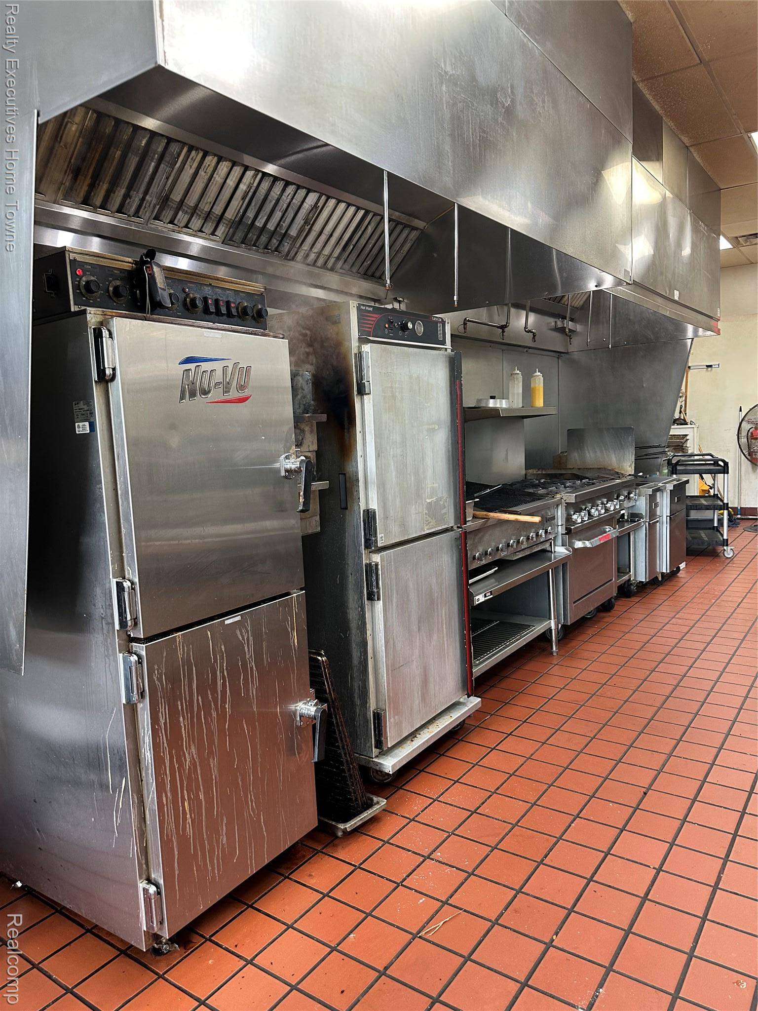 Detroit, MI 48219,19005 Telegraph RD