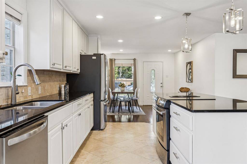 Dallas, TX 75229,10525 Castlegate Drive