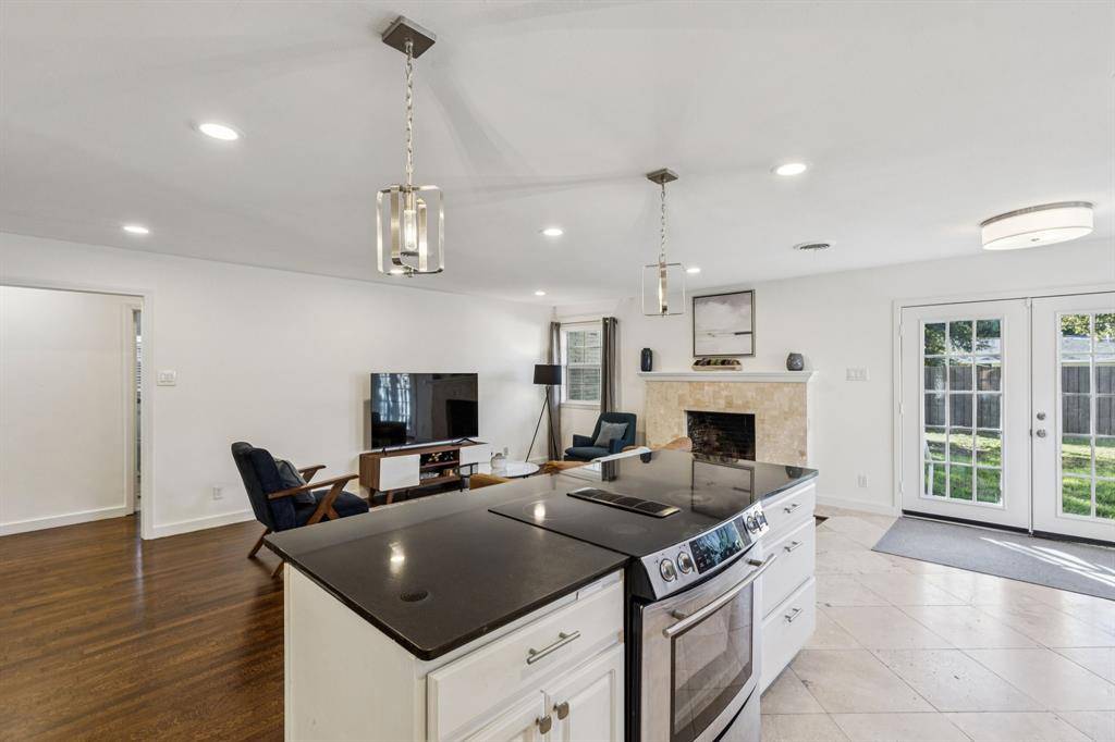 Dallas, TX 75229,10525 Castlegate Drive