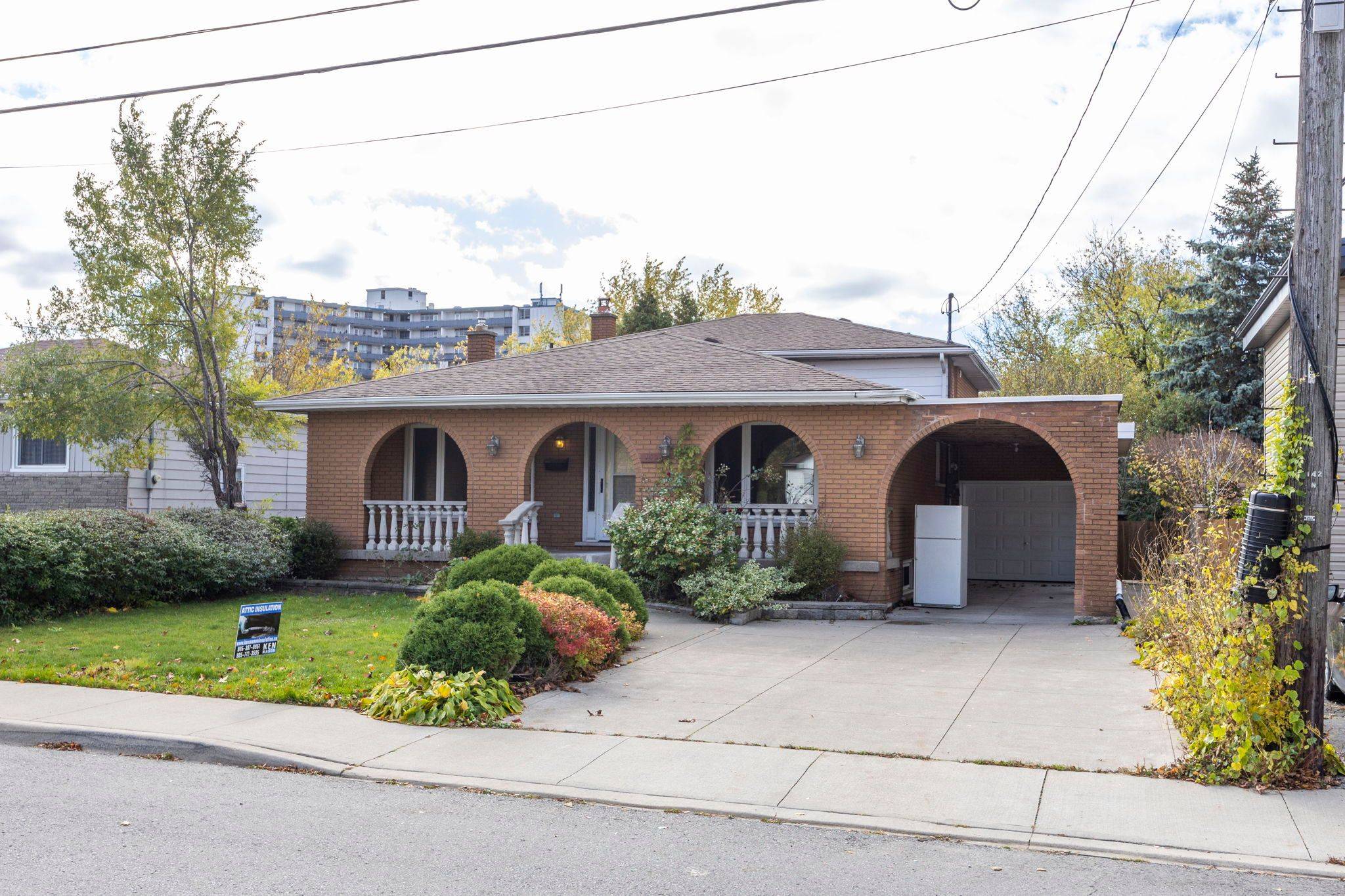 Hamilton, ON L9A 2E6,142 Norrie AVE