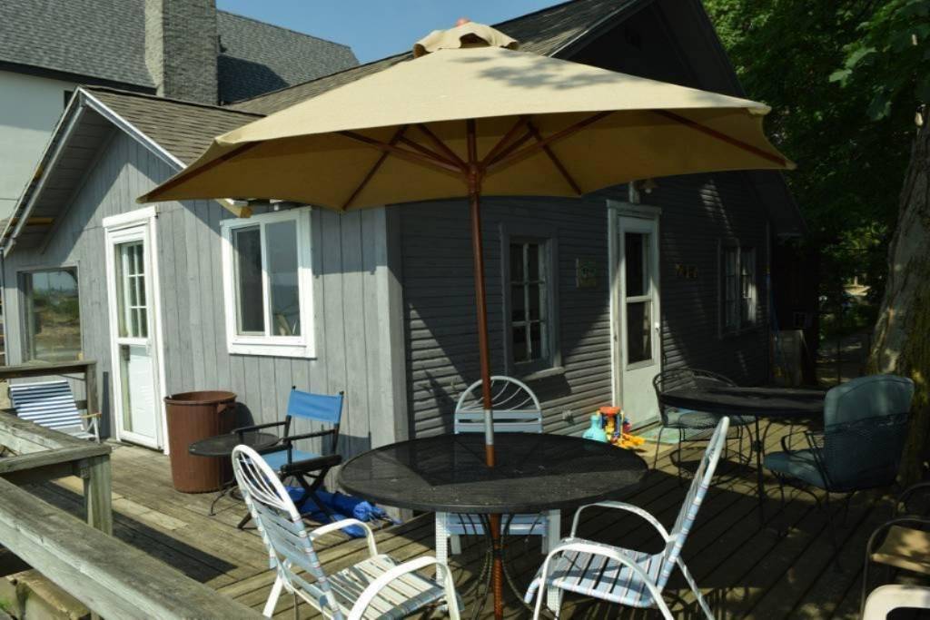 Holland, MI 49424,5537 Lakeshore DR