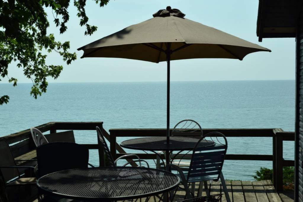 Holland, MI 49424,5537 Lakeshore DR