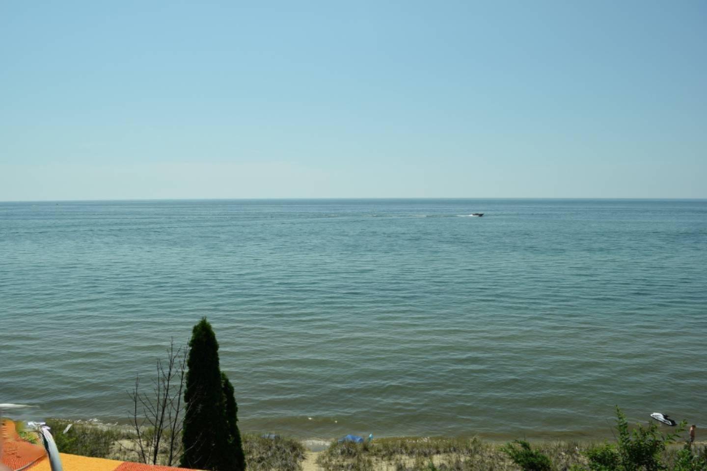 Holland, MI 49424,5537 Lakeshore DR