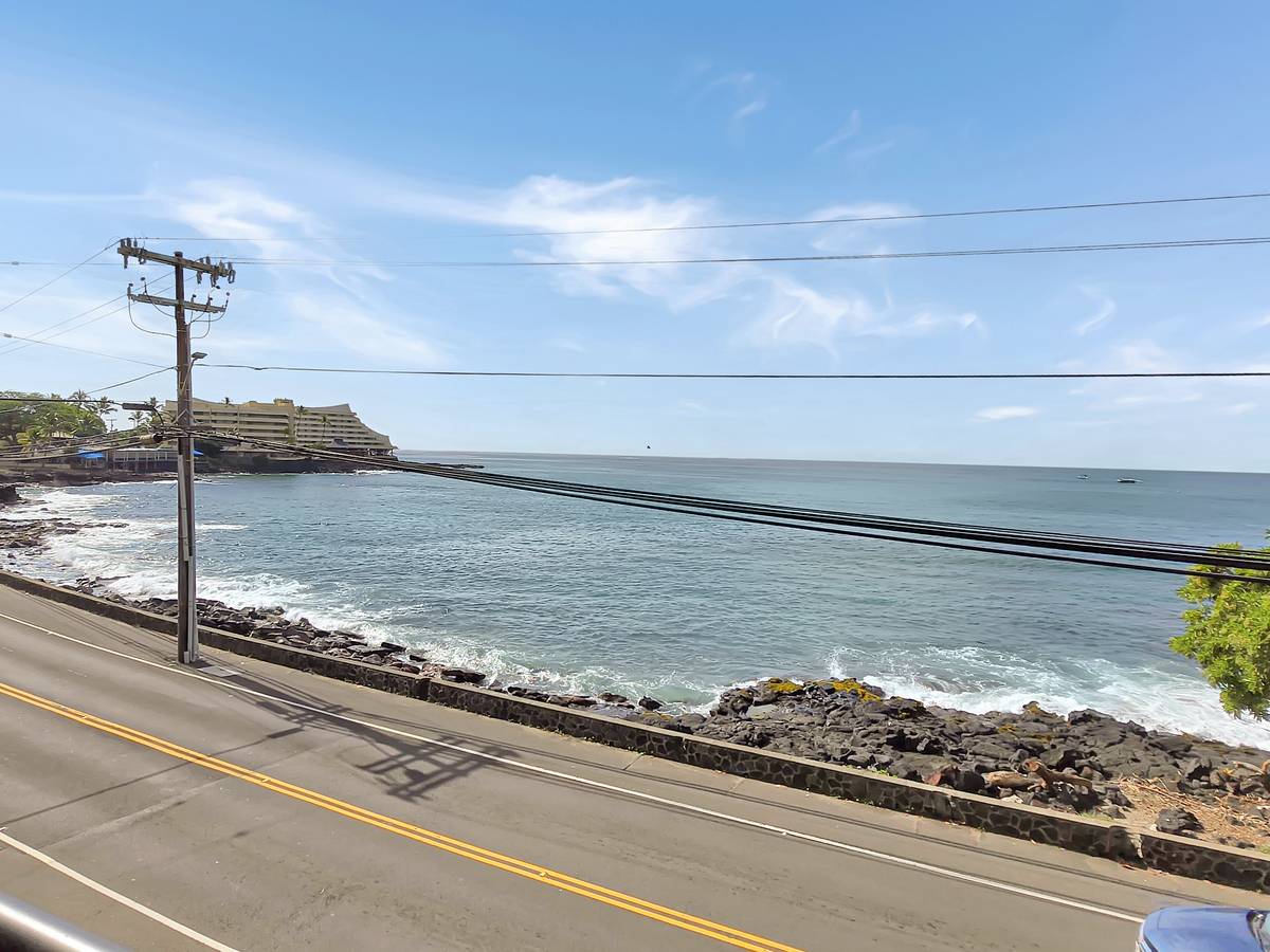 Kailua-kona, HI 96740,75-5782 KUAKINI HIGHWAY #203