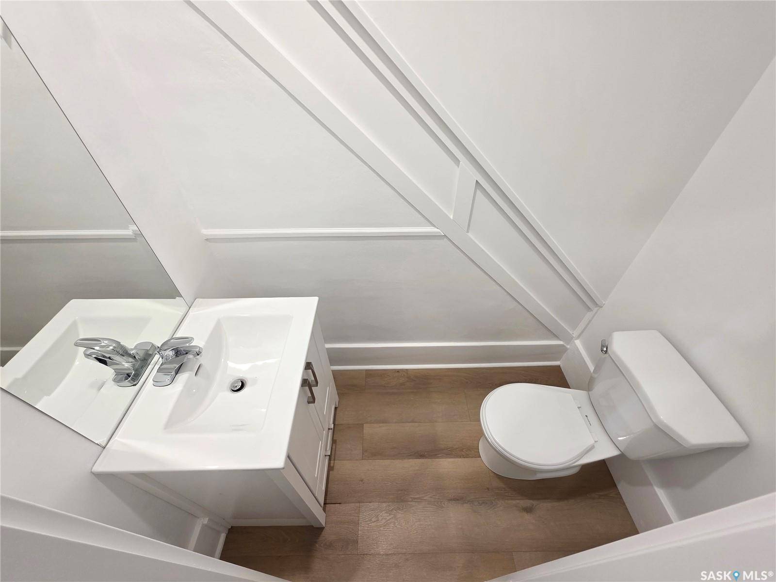 Swift Current, SK S9H 2E4,430 2nd AVENUE NE