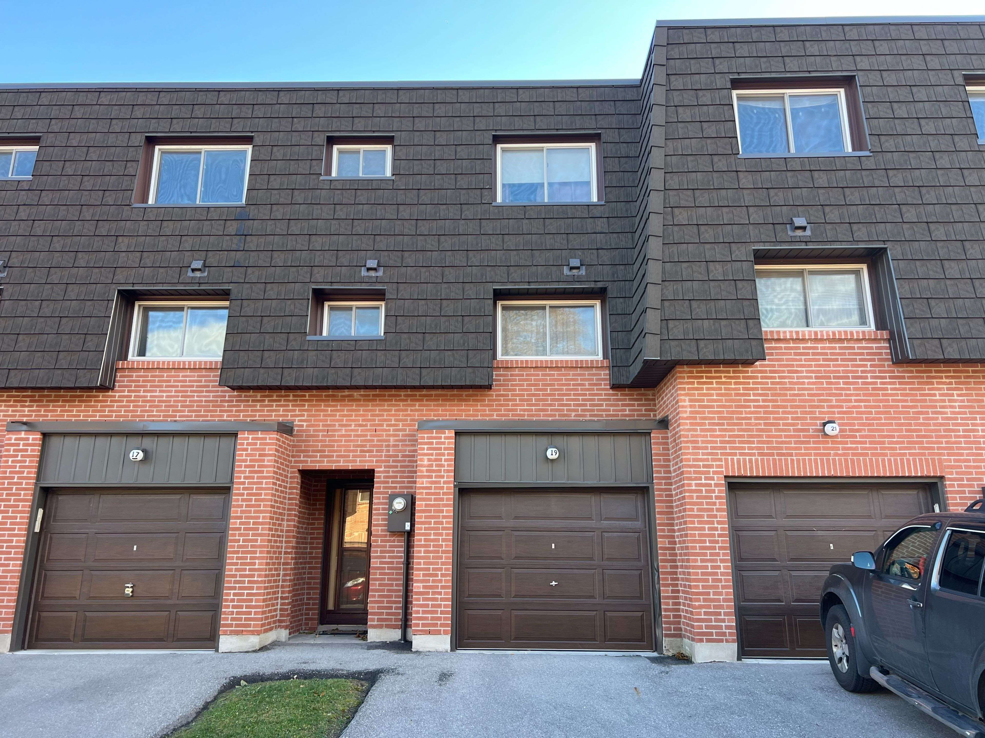 Brampton, ON L6T 1W7,19 Darras CT