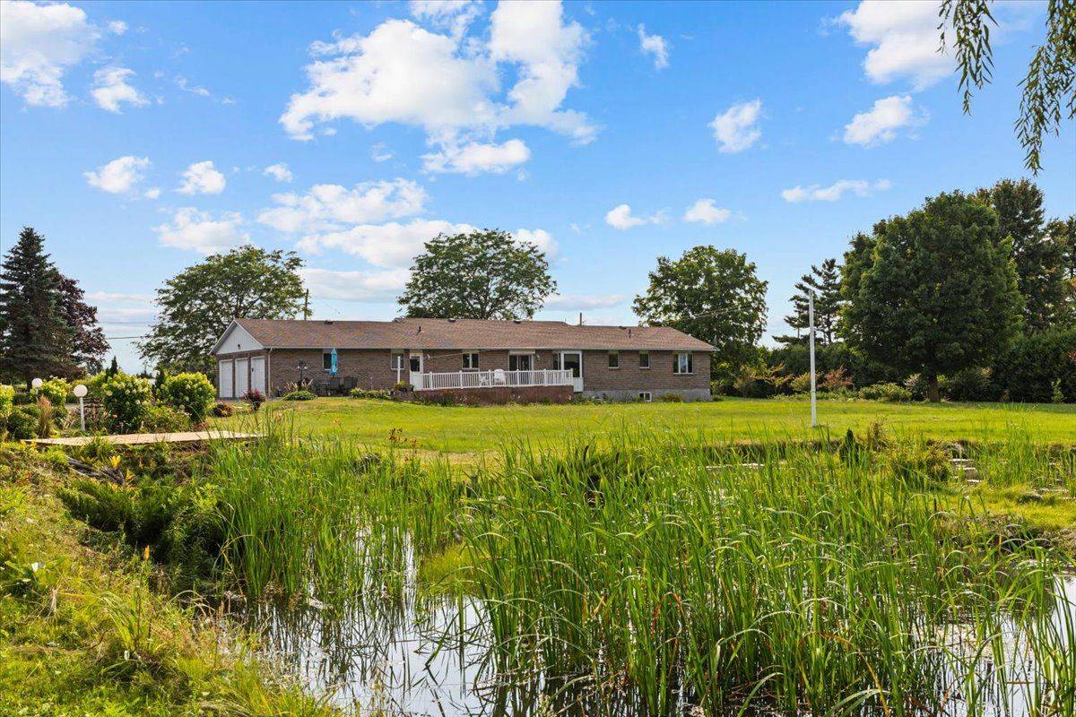 Carp - Huntley Ward, ON K0A 1L0,3382 Carp RD