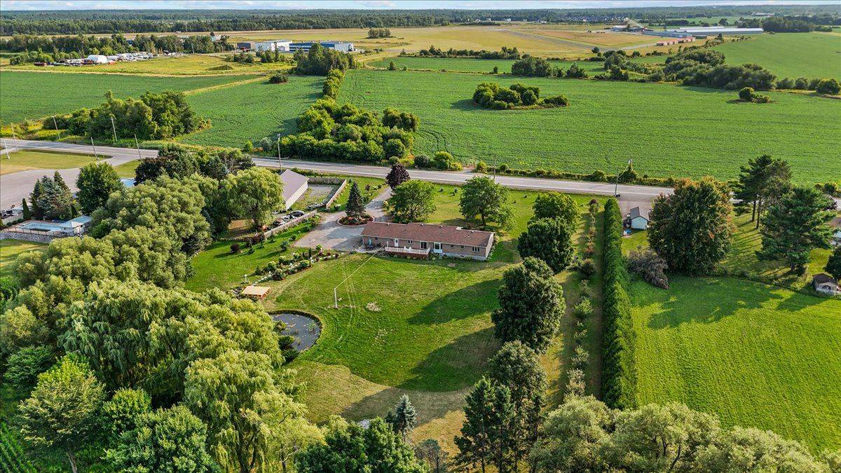 Carp - Huntley Ward, ON K0A 1L0,3382 Carp RD