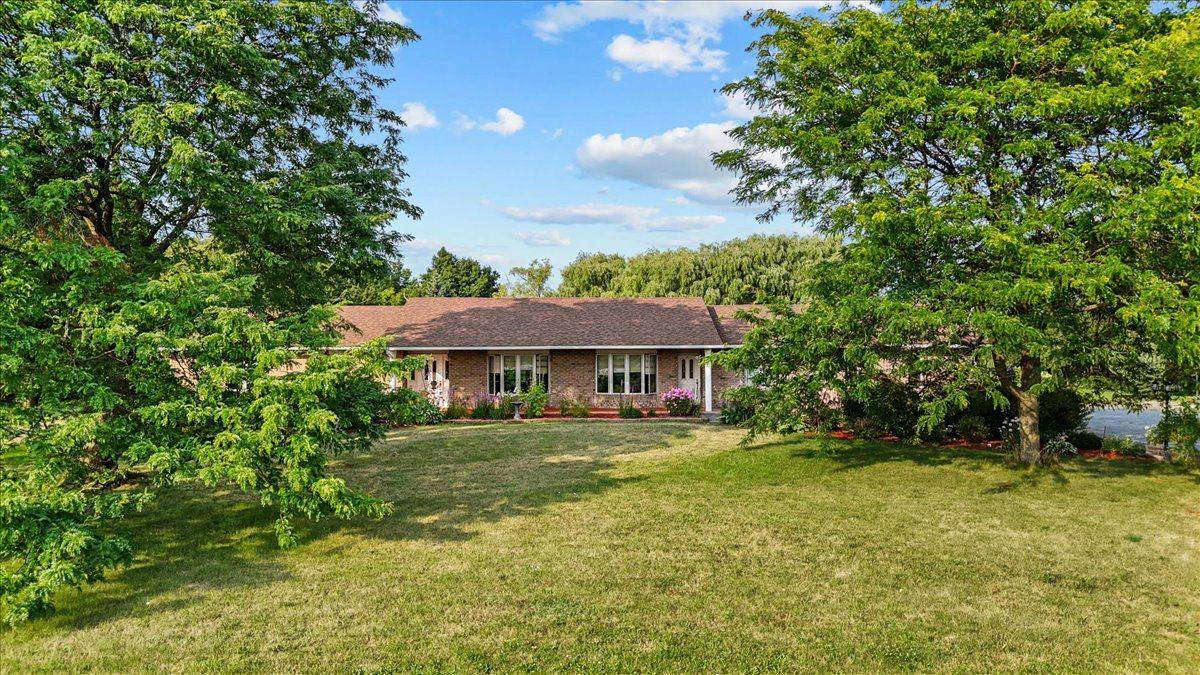 Carp - Huntley Ward, ON K0A 1L0,3382 Carp RD