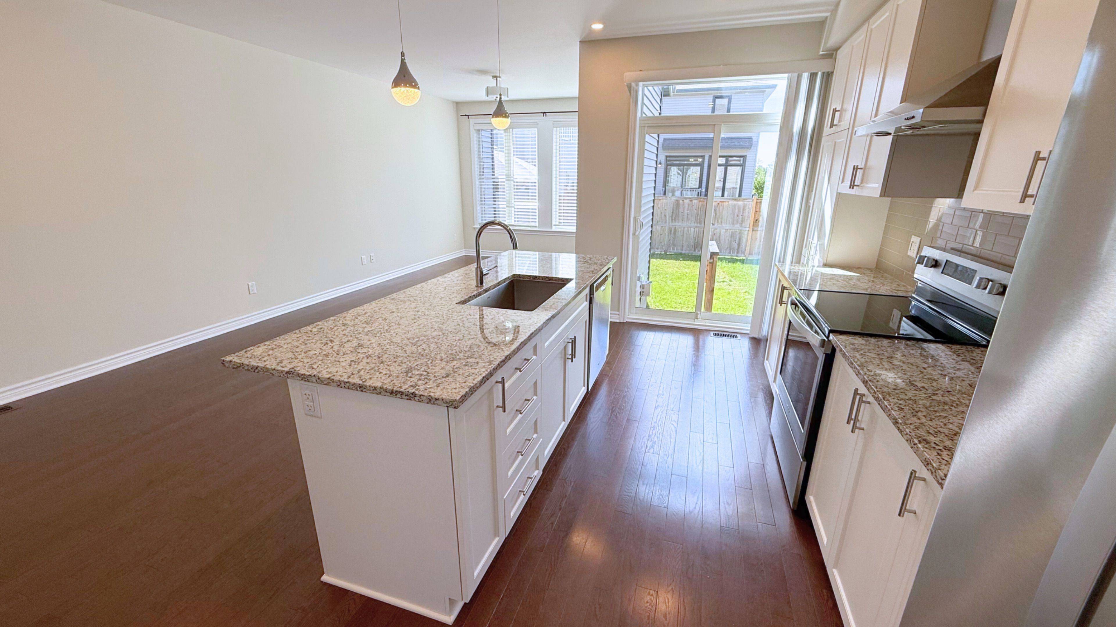 Blossom Park - Airport And Area, ON K1T 0S6,90 NEPETA CRES