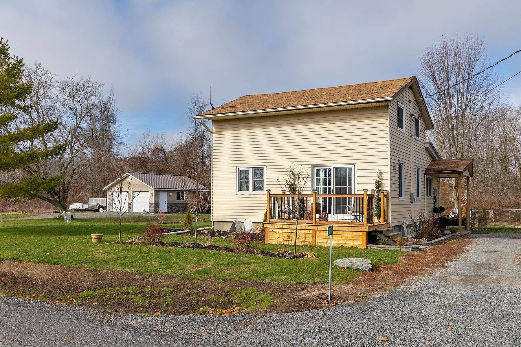 Loyalist, ON K0H 1G0,475 Absalom RD