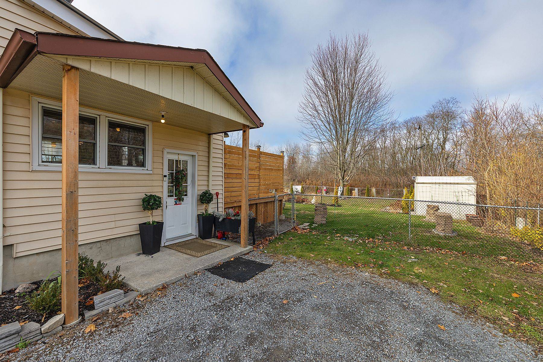 Loyalist, ON K0H 1G0,475 Absalom RD