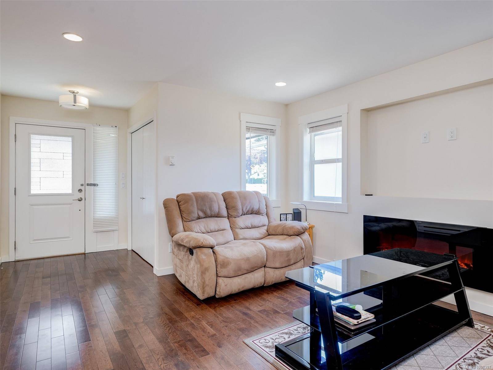 Esquimalt, BC V9A 2A1,1026 Tillicum Rd