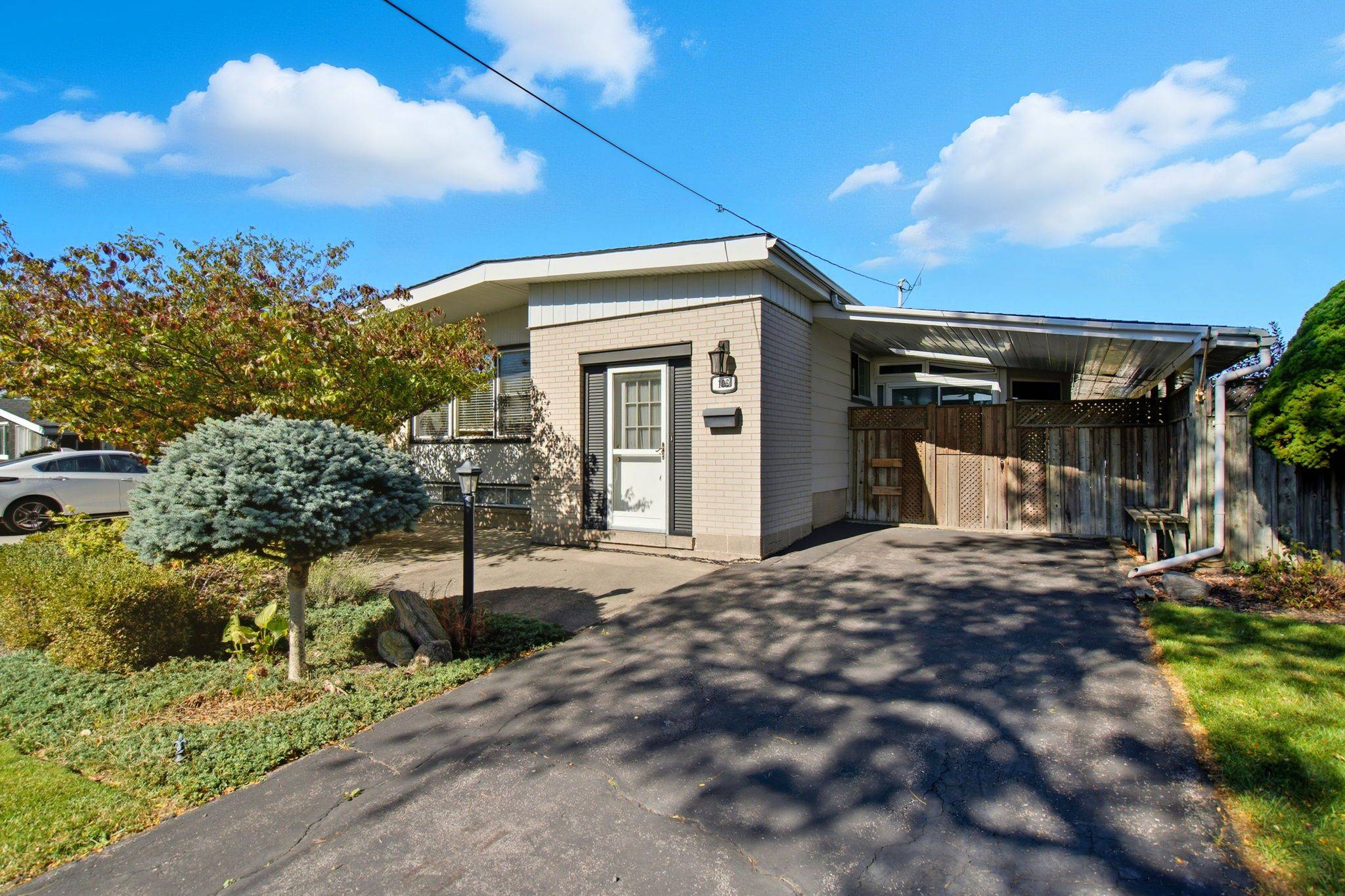 Hamilton, ON L8V 2P5,106 Fielding CRES