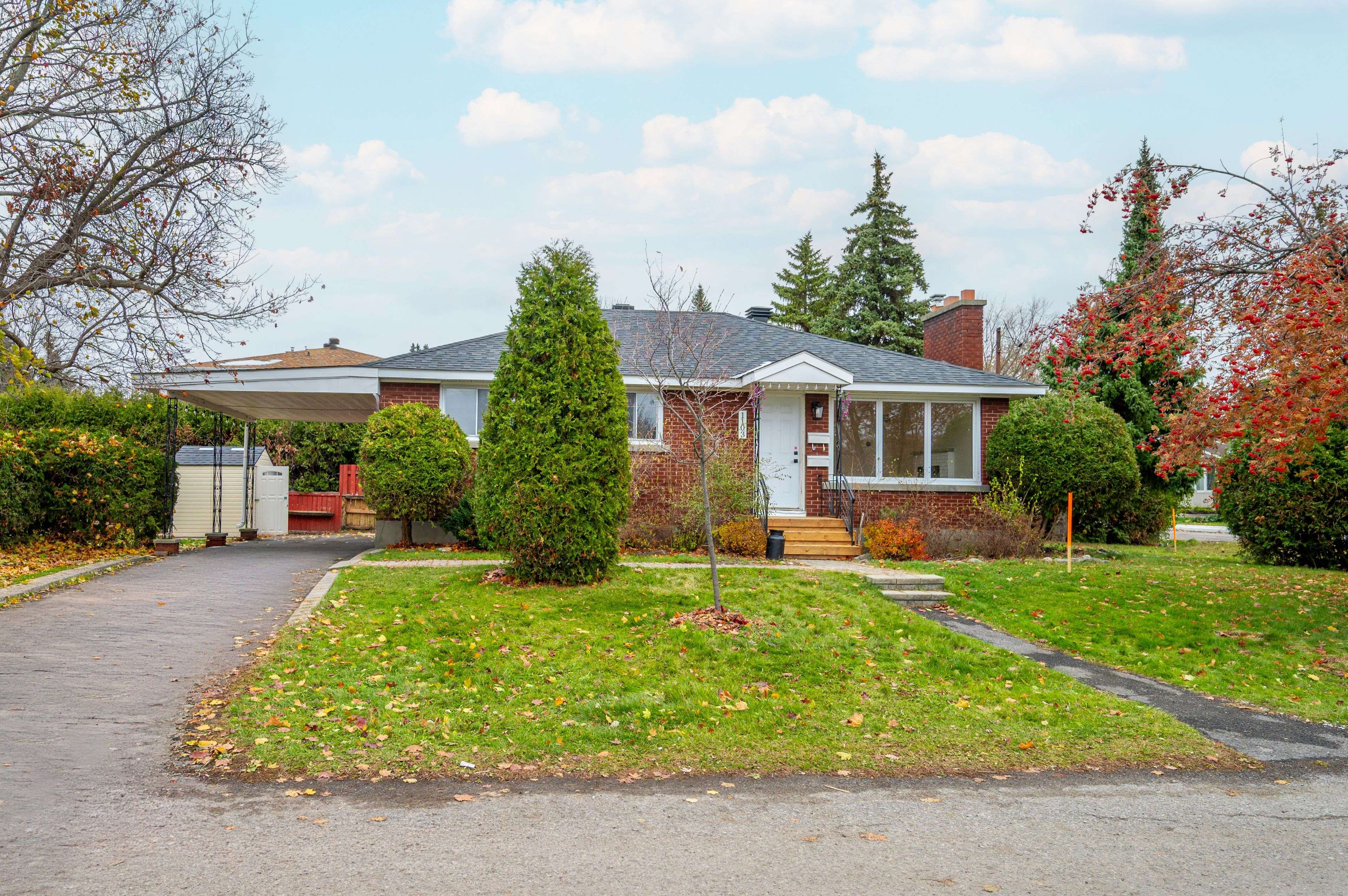 Overbrook - Castleheights And Area, ON K1K 3L6,1103 Frances ST