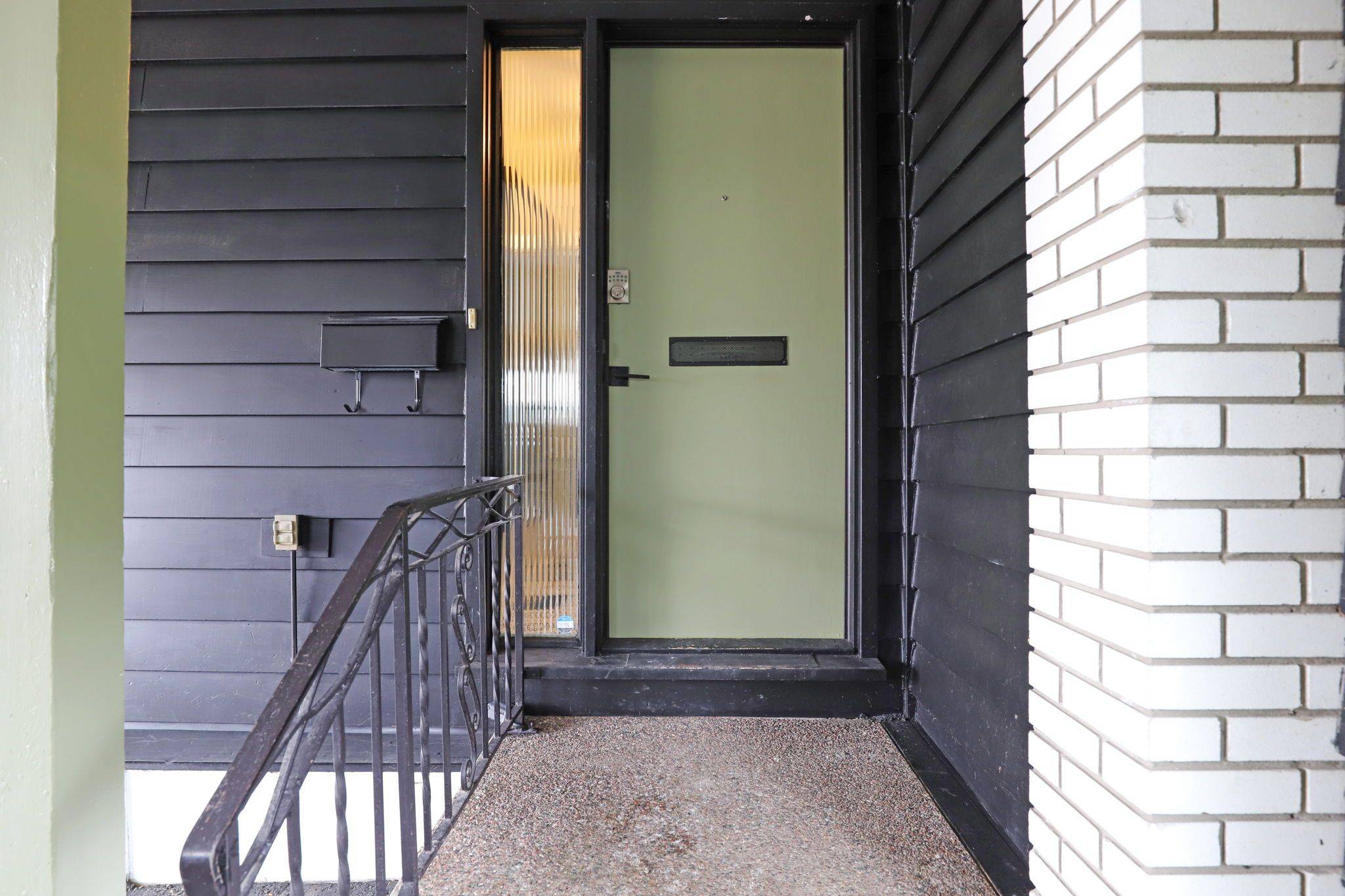 Elmvale Acres And Area, ON K1G 1E5,2320 Nerta ST