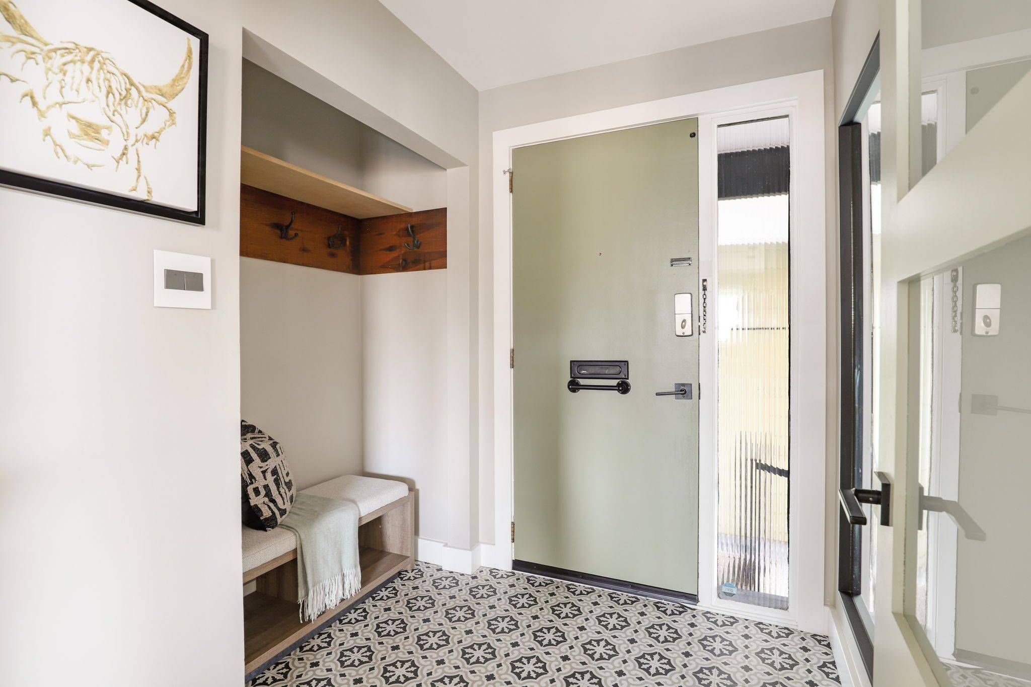 Elmvale Acres And Area, ON K1G 1E5,2320 Nerta ST