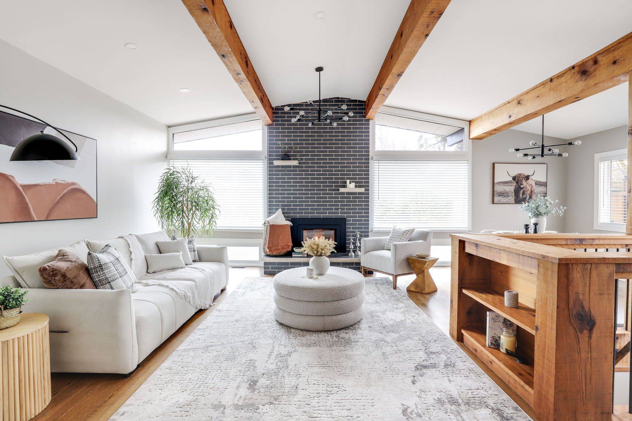 Elmvale Acres And Area, ON K1G 1E5,2320 Nerta ST