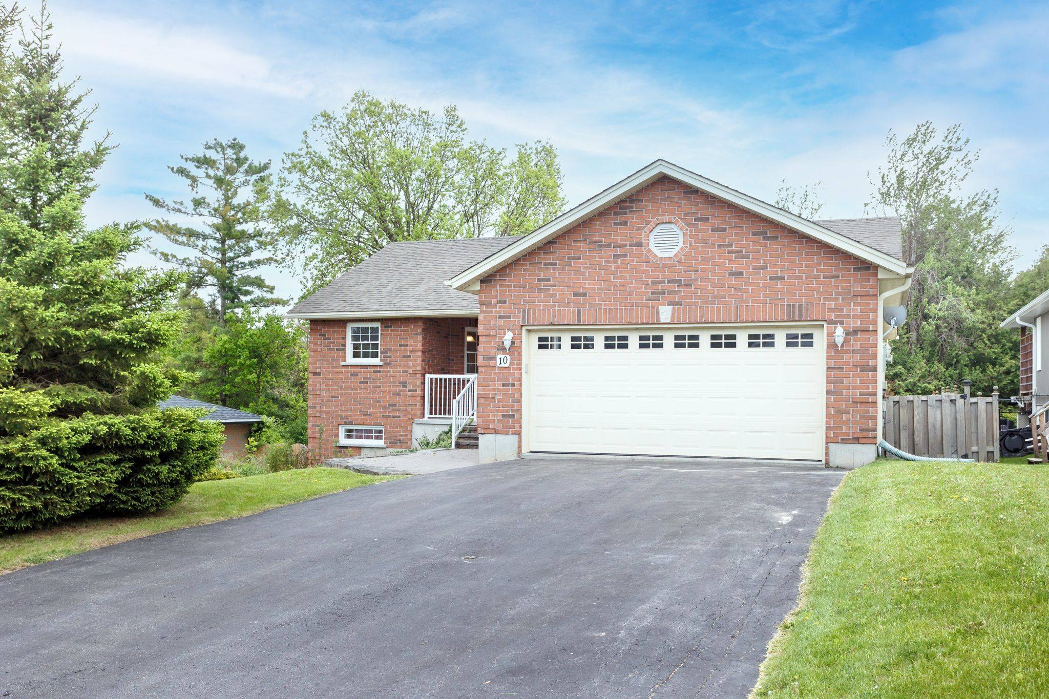 Kawartha Lakes, ON K9V 0H9,10 Champlain BLVD