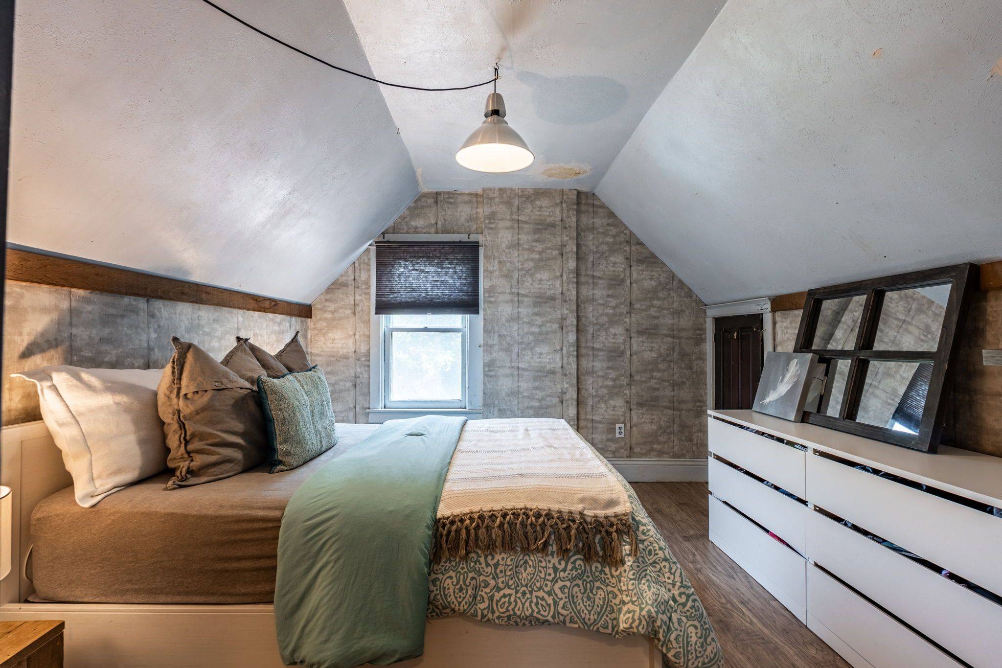 Hamilton, ON L8L 6Y8,52 Connaught AVE N