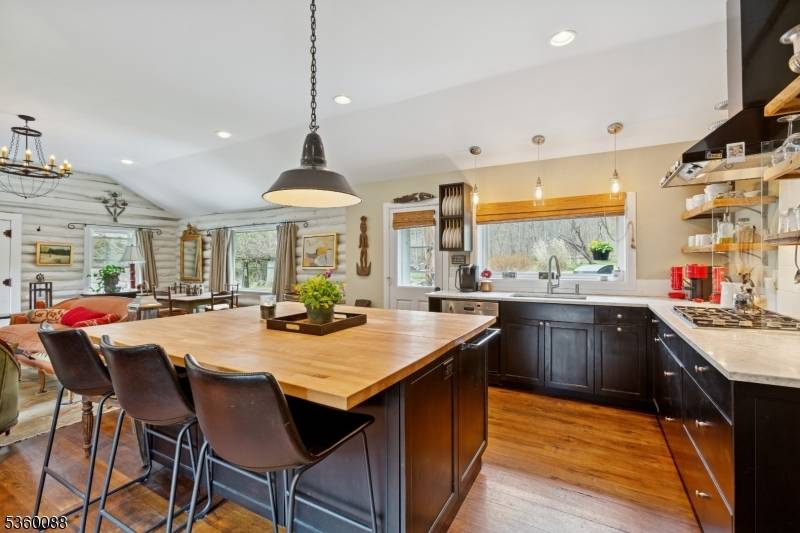 Tewksbury Twp., NJ 07830,8 Boulder Hill Rd