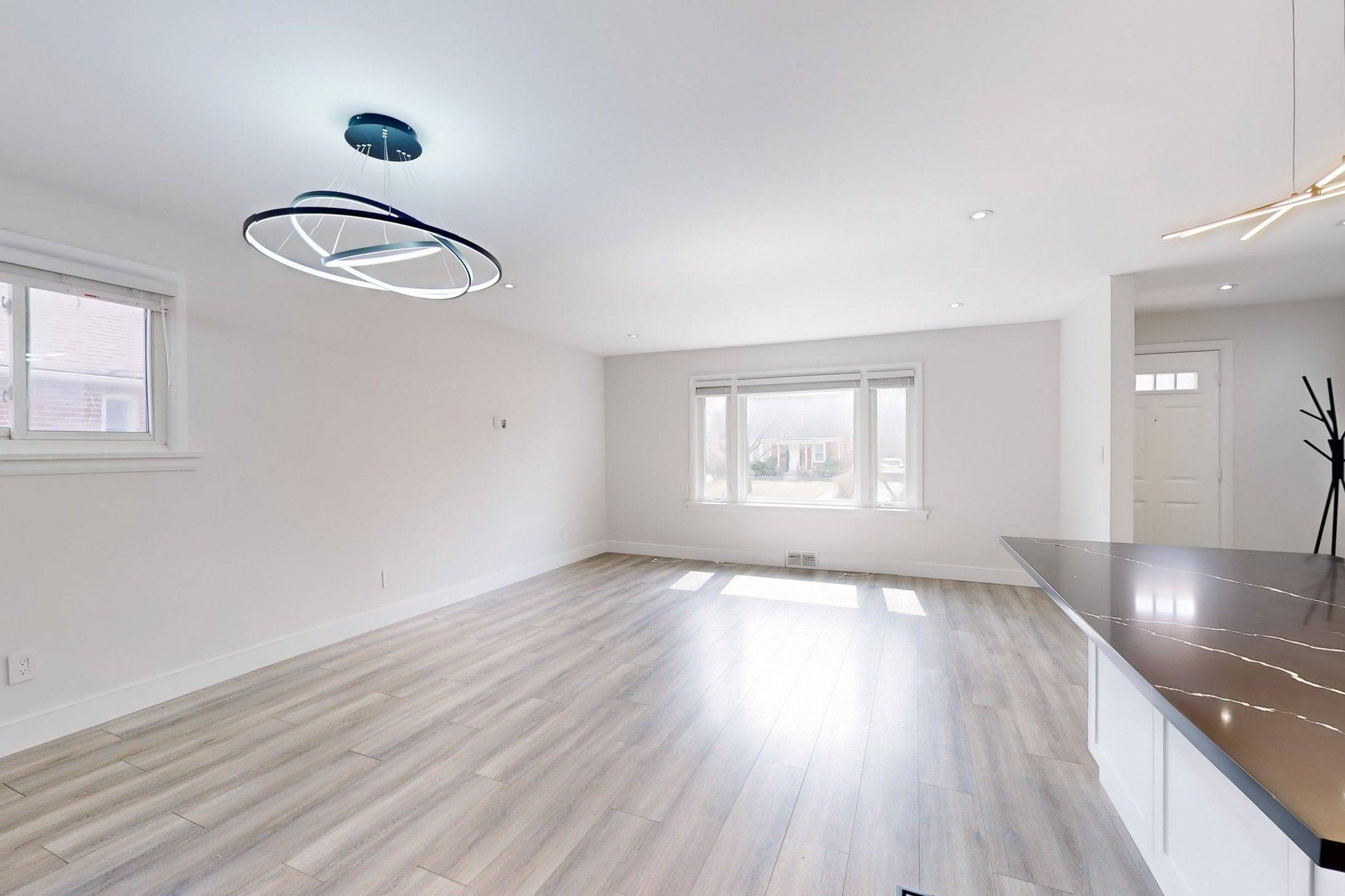 Toronto C04, ON M6A 1L1,76 Ridgevale DR