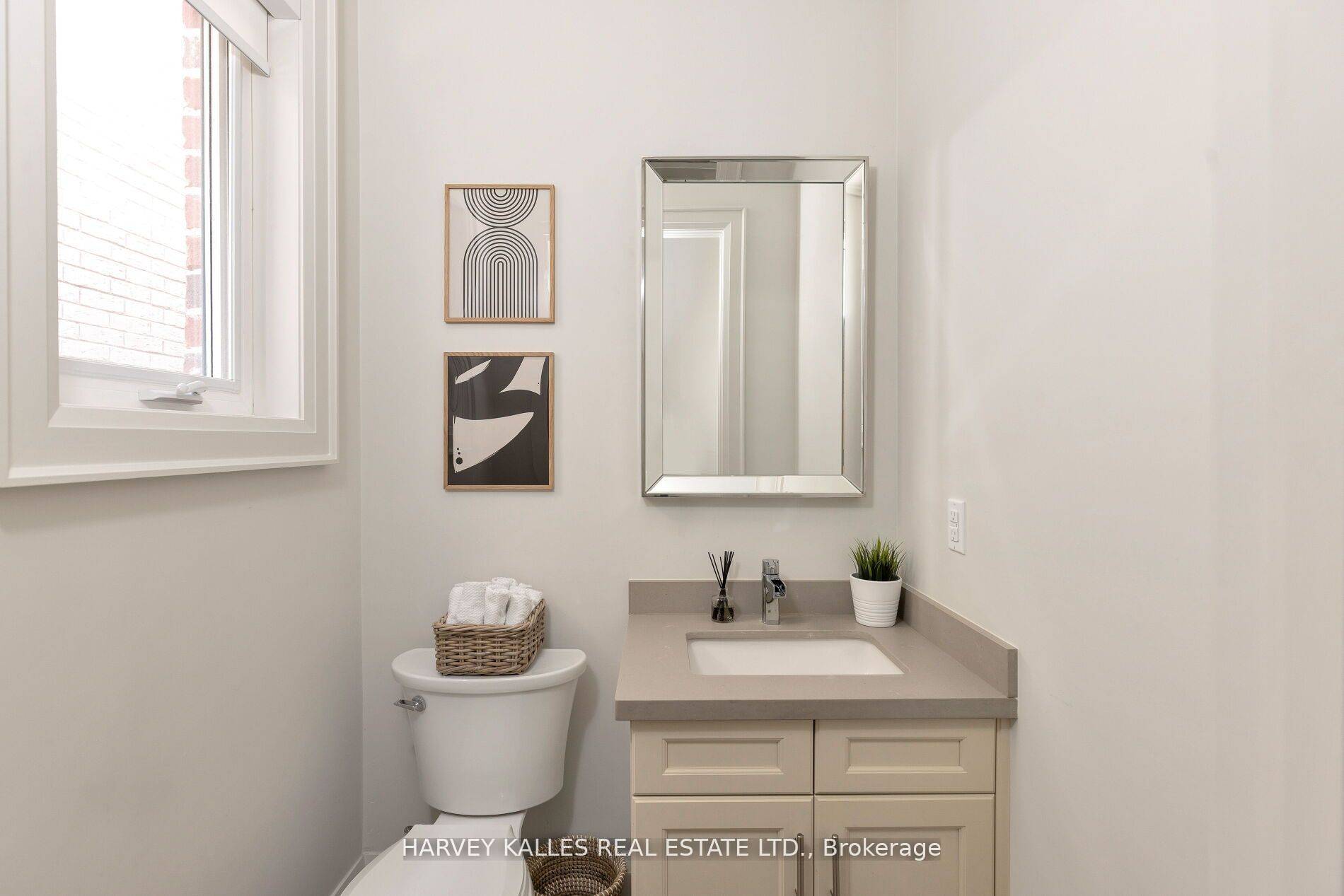 Toronto W04, ON M6M 4V7,72B Renfield ST