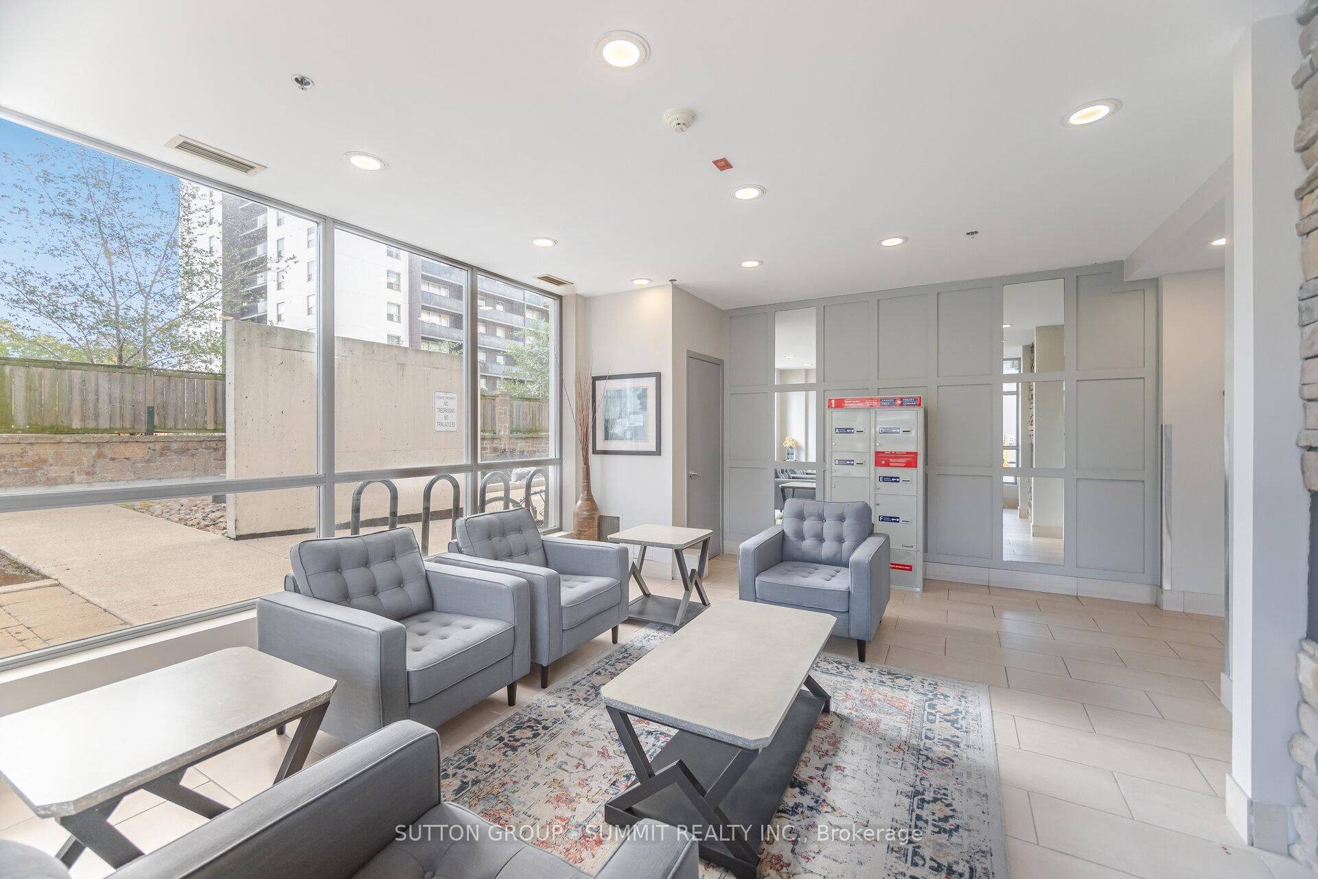 Toronto W04, ON M9N 0A2,2464 WESTON RD #401