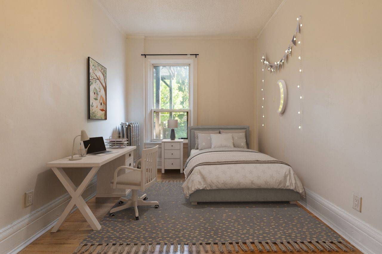 Hamilton, ON L8P 1J6,270 Main ST W #2