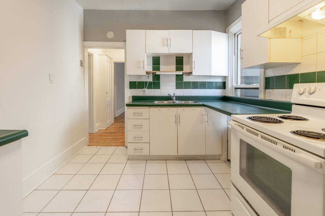 Hamilton, ON L8P 1J6,270 Main ST W #2