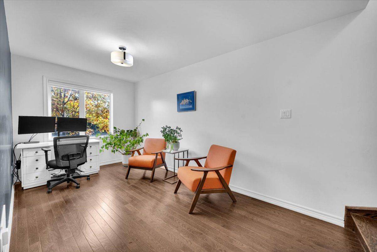 Mississauga, ON L5C 0A2,2600 GLENGARRY RD #1