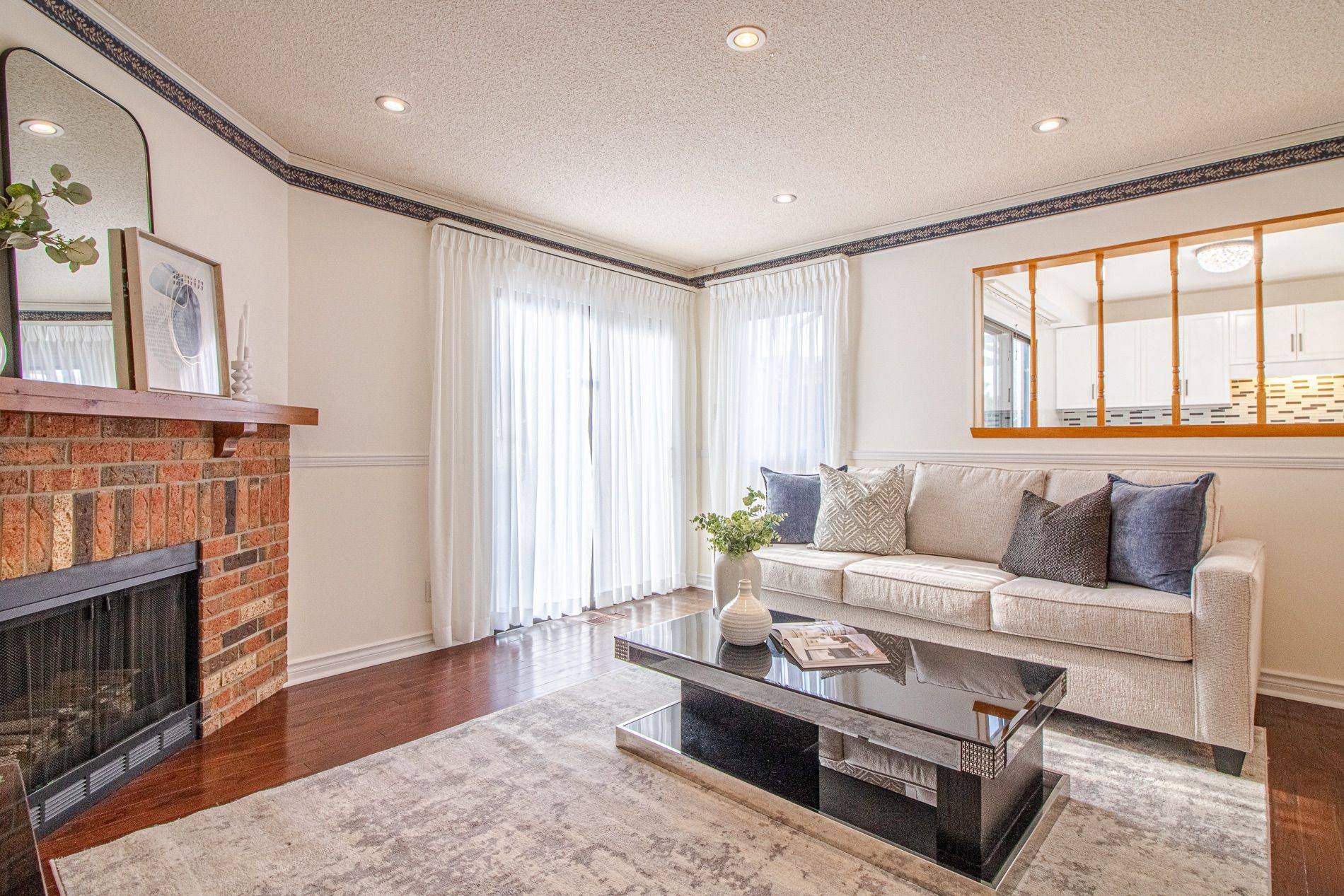 Toronto E05, ON M1V 2Y8,63 Holmbush CRES