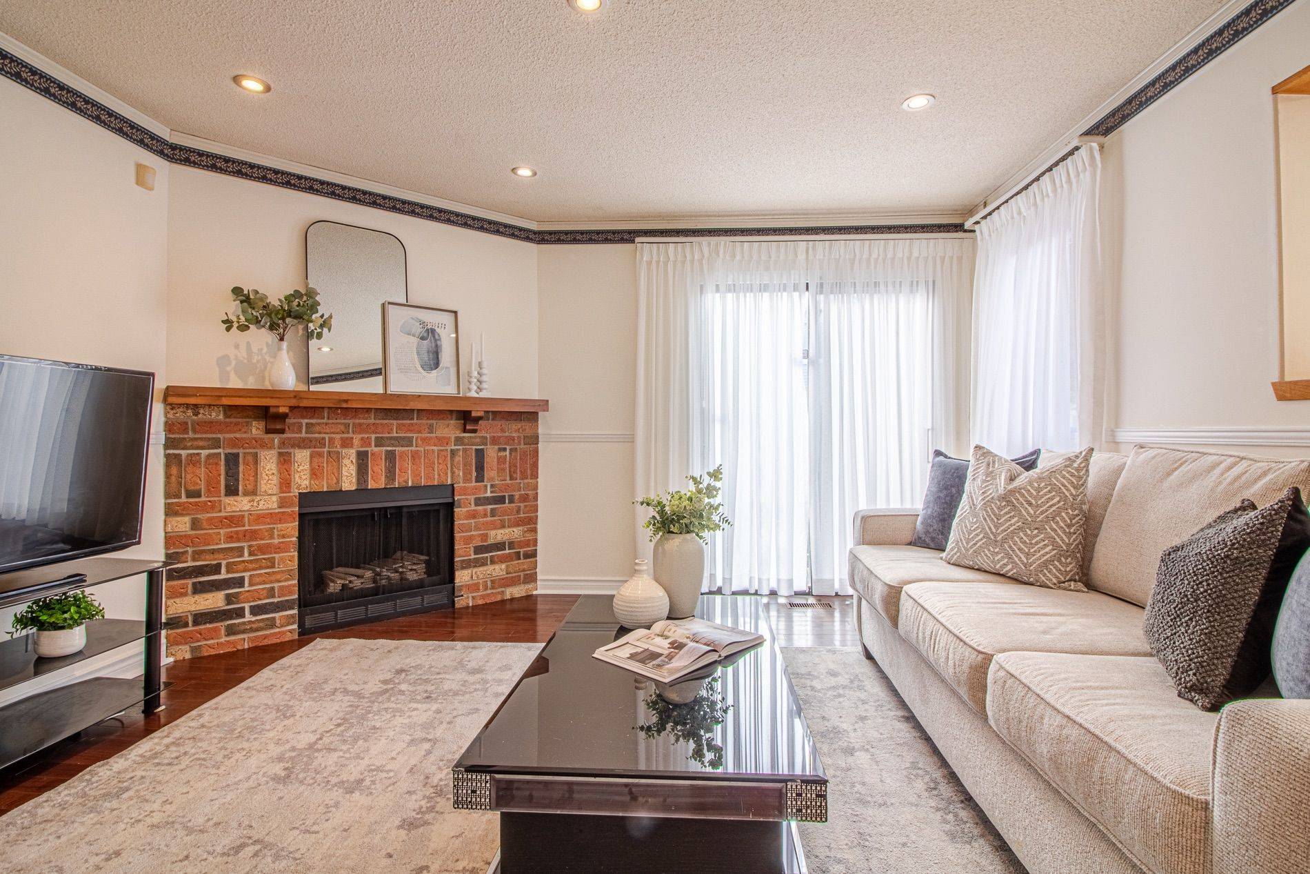 Toronto E05, ON M1V 2Y8,63 Holmbush CRES