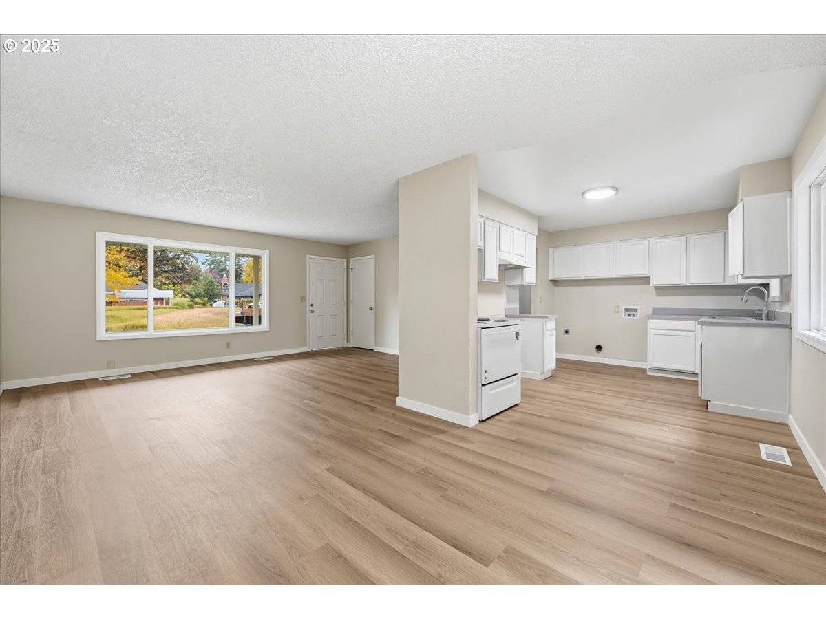 Hillsboro, OR 97123,741 SE 36TH AVE