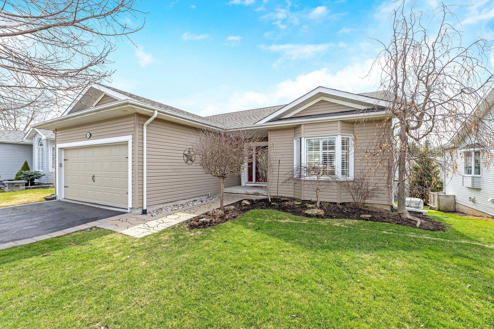 Hamilton, ON L8B 1A5,120 Gracehill CRES