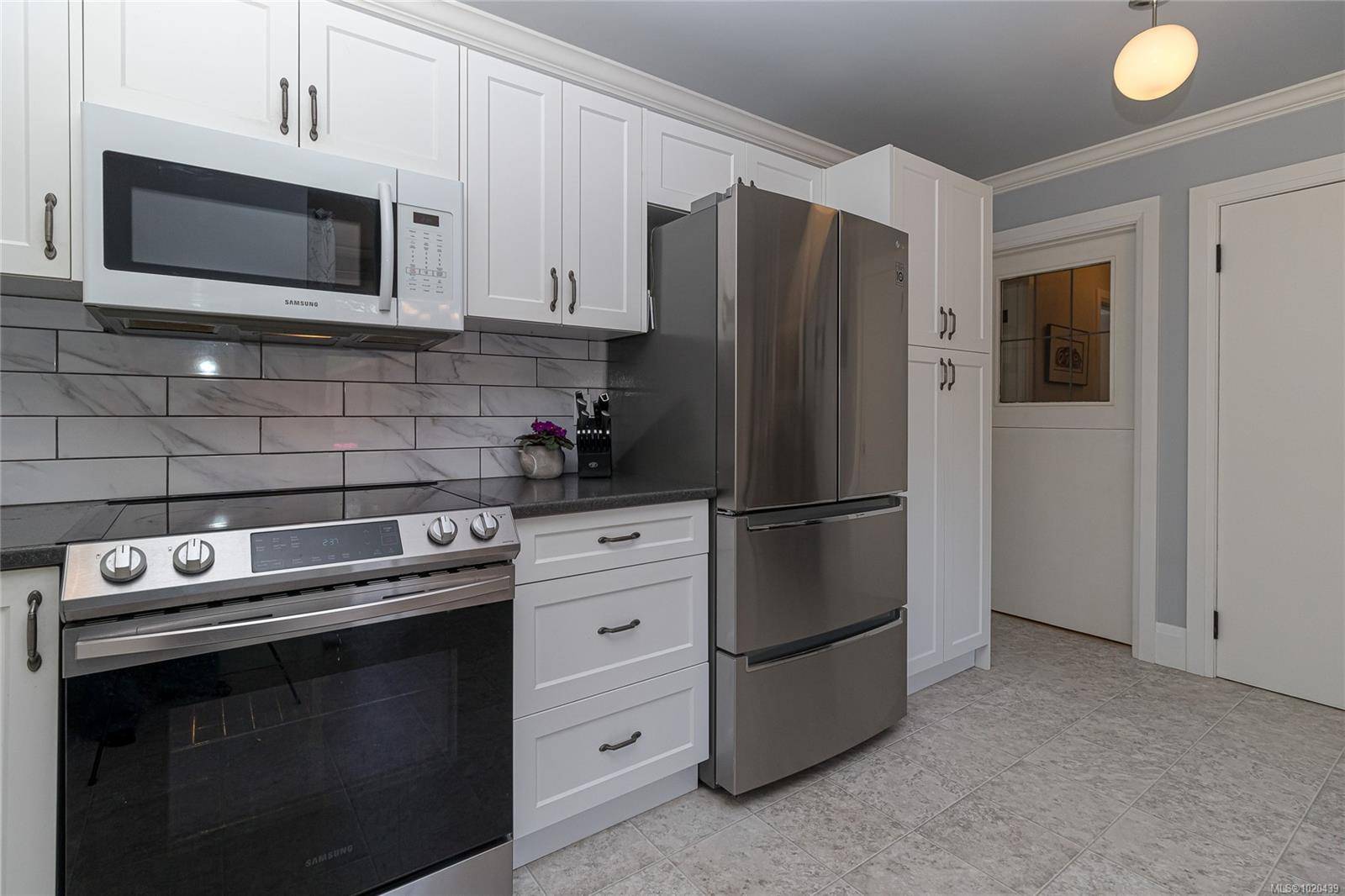 Saanich, BC V8X 2W9,932 Tattersall Dr