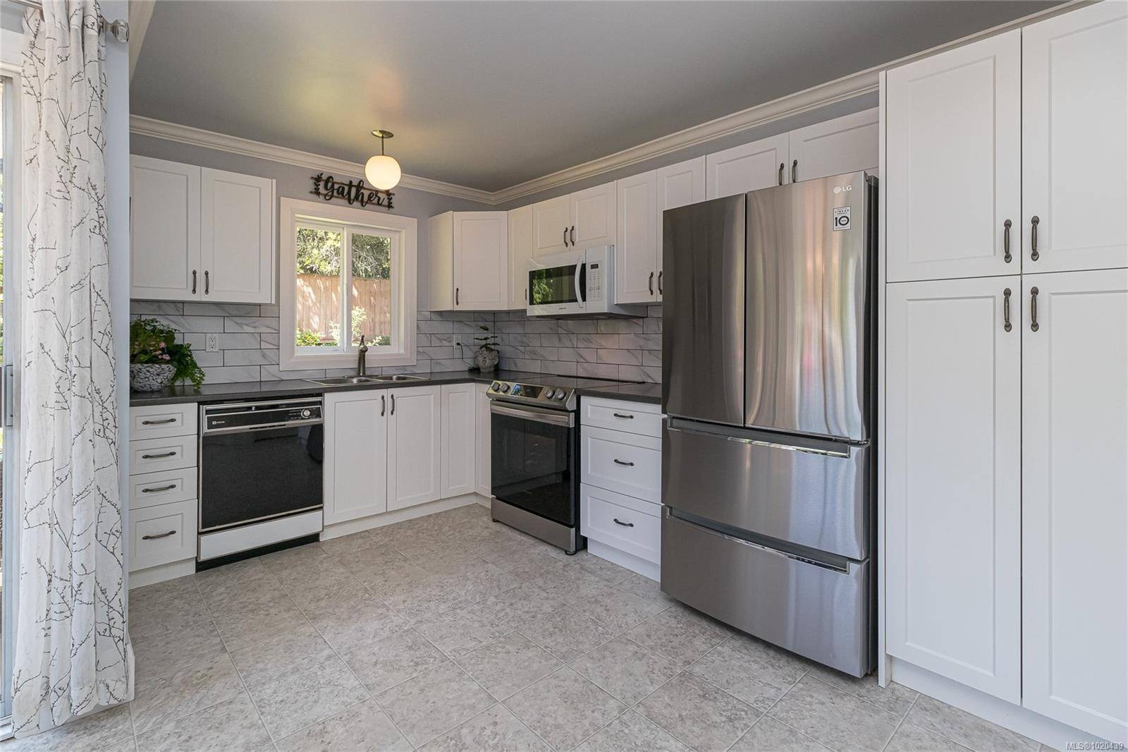 Saanich, BC V8X 2W9,932 Tattersall Dr