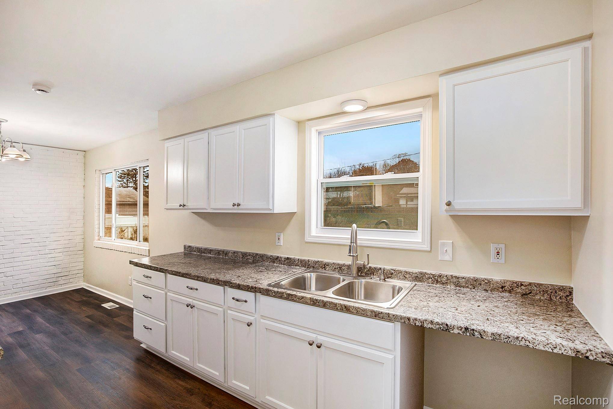 Flint, MI 48506,5111 Paro DR